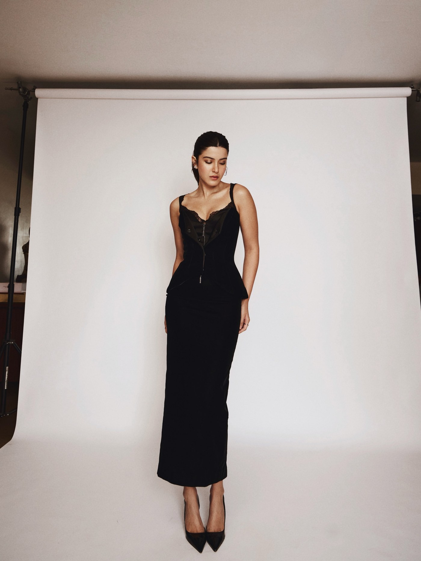 Shanaya Kapoor Redefines Modern Chic in Bold Black Tones