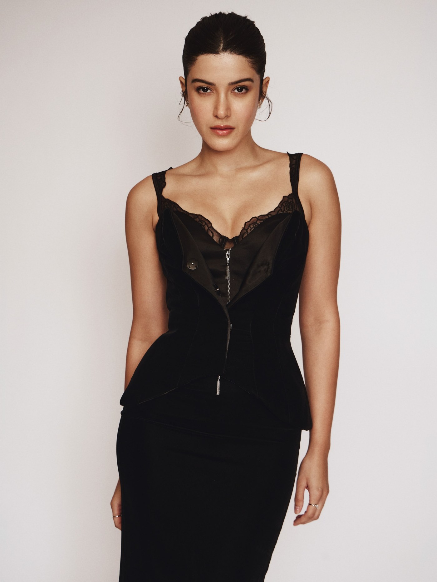Shanaya Kapoor Redefines Modern Chic in Bold Black Tones