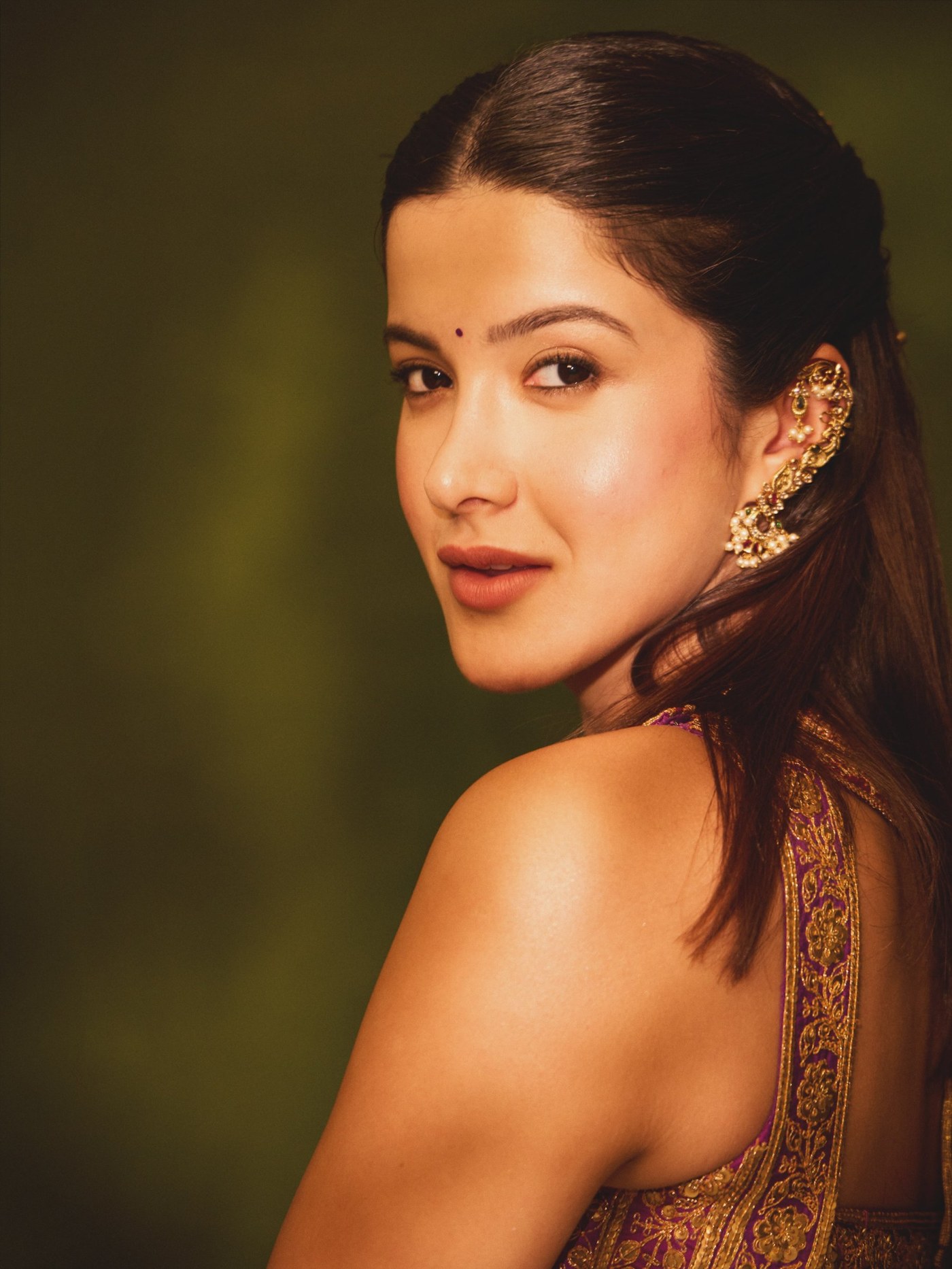 Shanaya Kapoor's Purple Silk Statement: Mastering the Modern Festive Drape