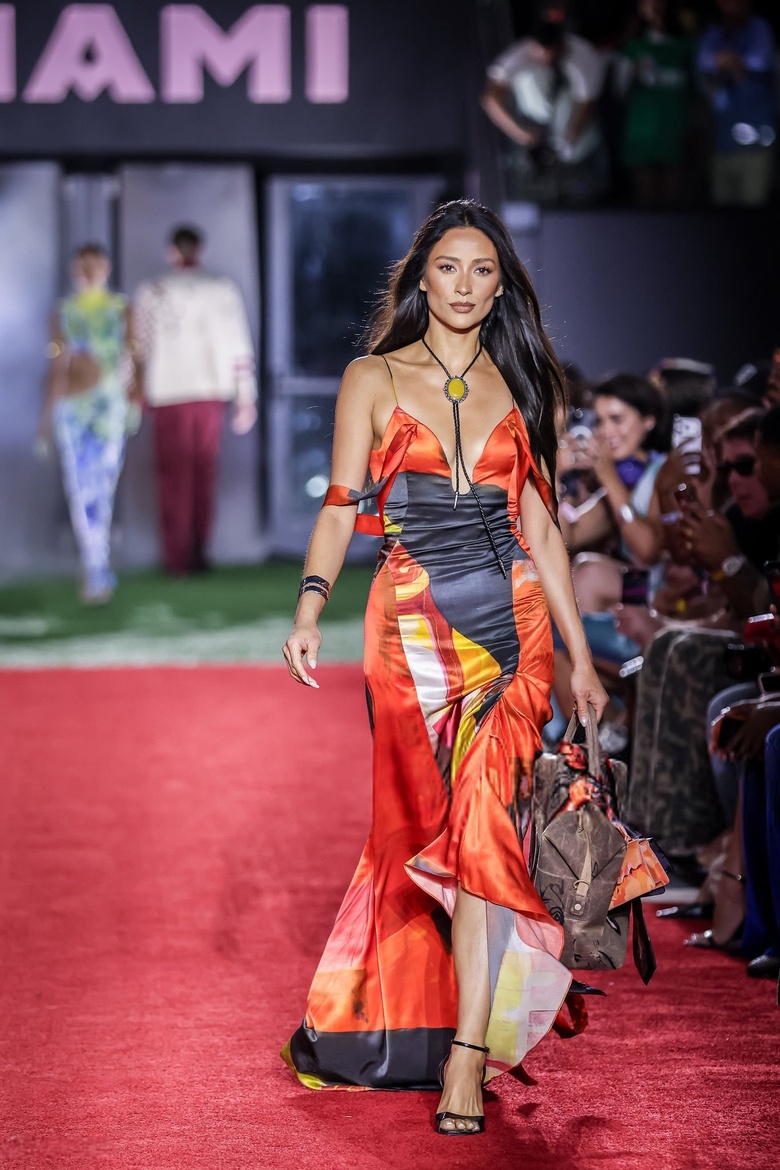 Shay Mitchell Brings the Glamour: Shining Bright at a Major Fashion Event!