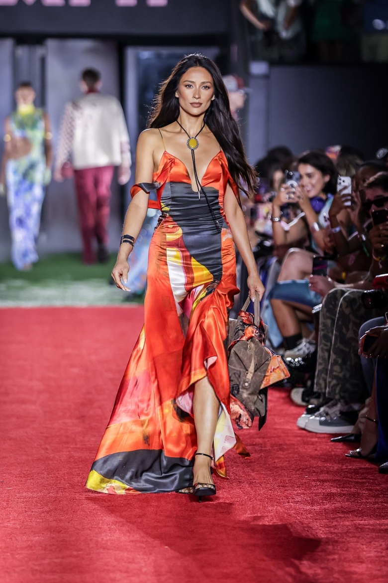 Shay Mitchell Brings the Glamour: Shining Bright at a Major Fashion Event!