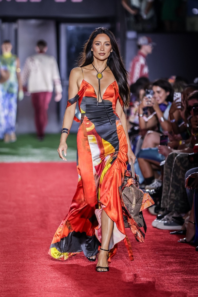 Shay Mitchell Brings the Glamour: Shining Bright at a Major Fashion Event!