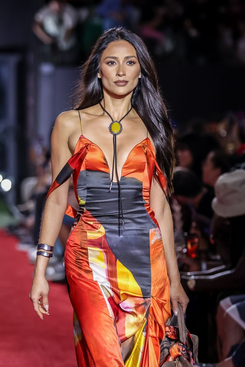 Shay Mitchell Brings the Glamour: Shining Bright at a Major Fashion Event!