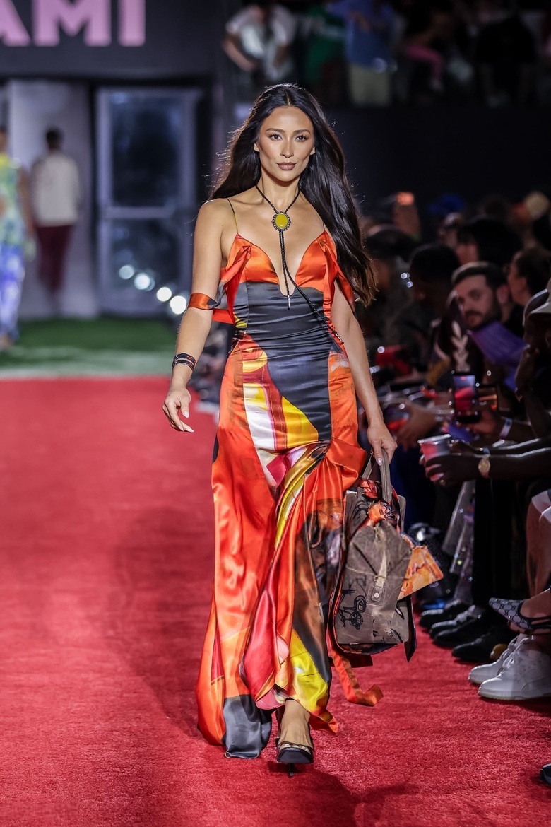 Shay Mitchell Brings the Glamour: Shining Bright at a Major Fashion Event!