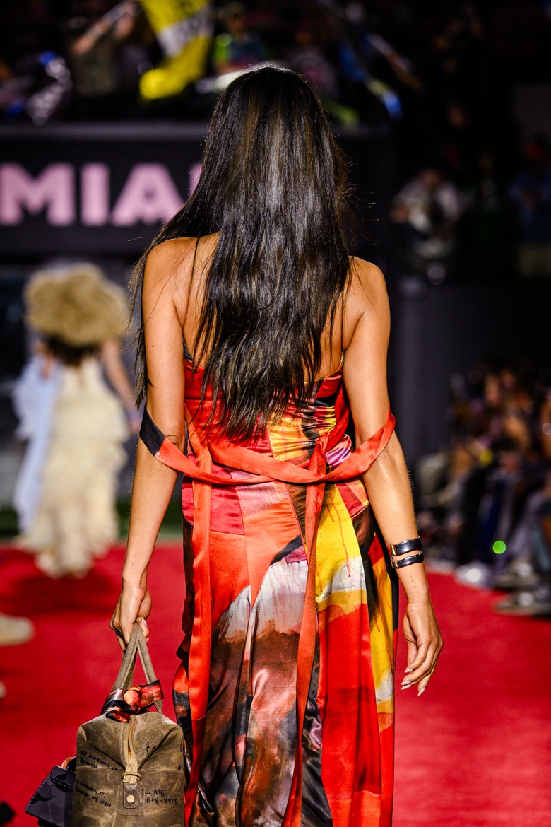 Shay Mitchell Brings the Glamour: Shining Bright at a Major Fashion Event!