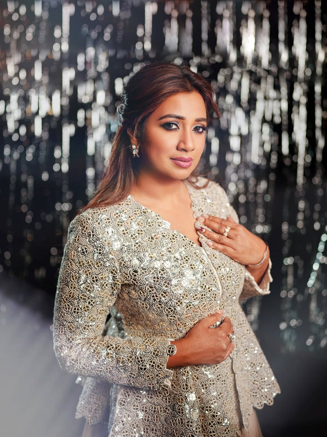 Shreya Ghoshal: A Gallery of Glamour and Grace