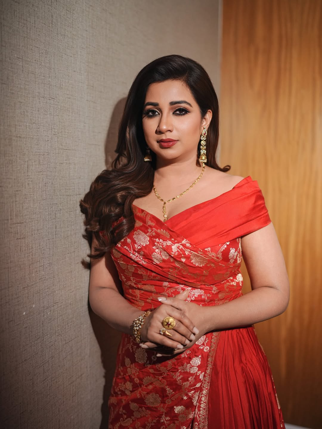 Shreya Ghoshal: A Gallery of Glamour and Grace