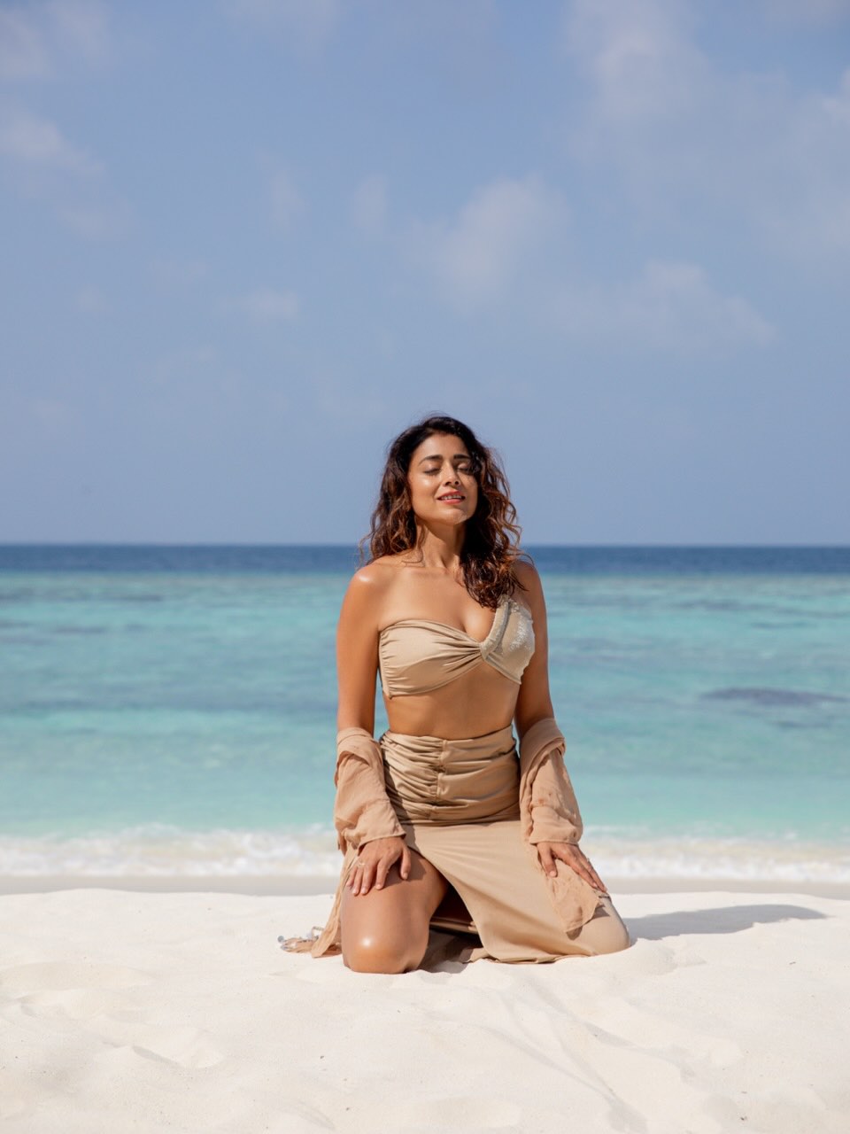 Shriya Saran's Beach Glam: Effortless Style That Stuns Bollywood Fans
