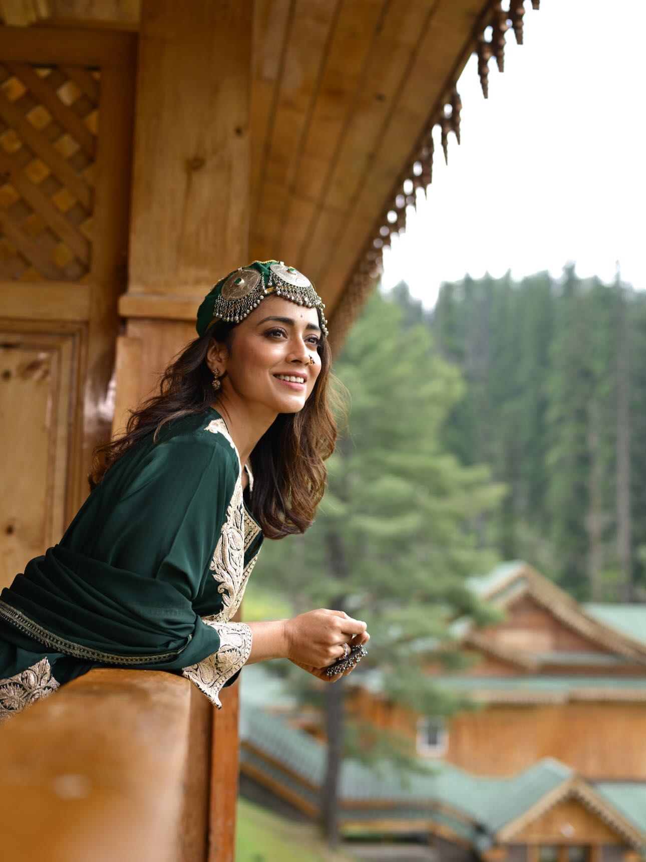 Shriya Saran showcases a graceful Kashmiri look wearing the traditional, flowing Pheran cloak.