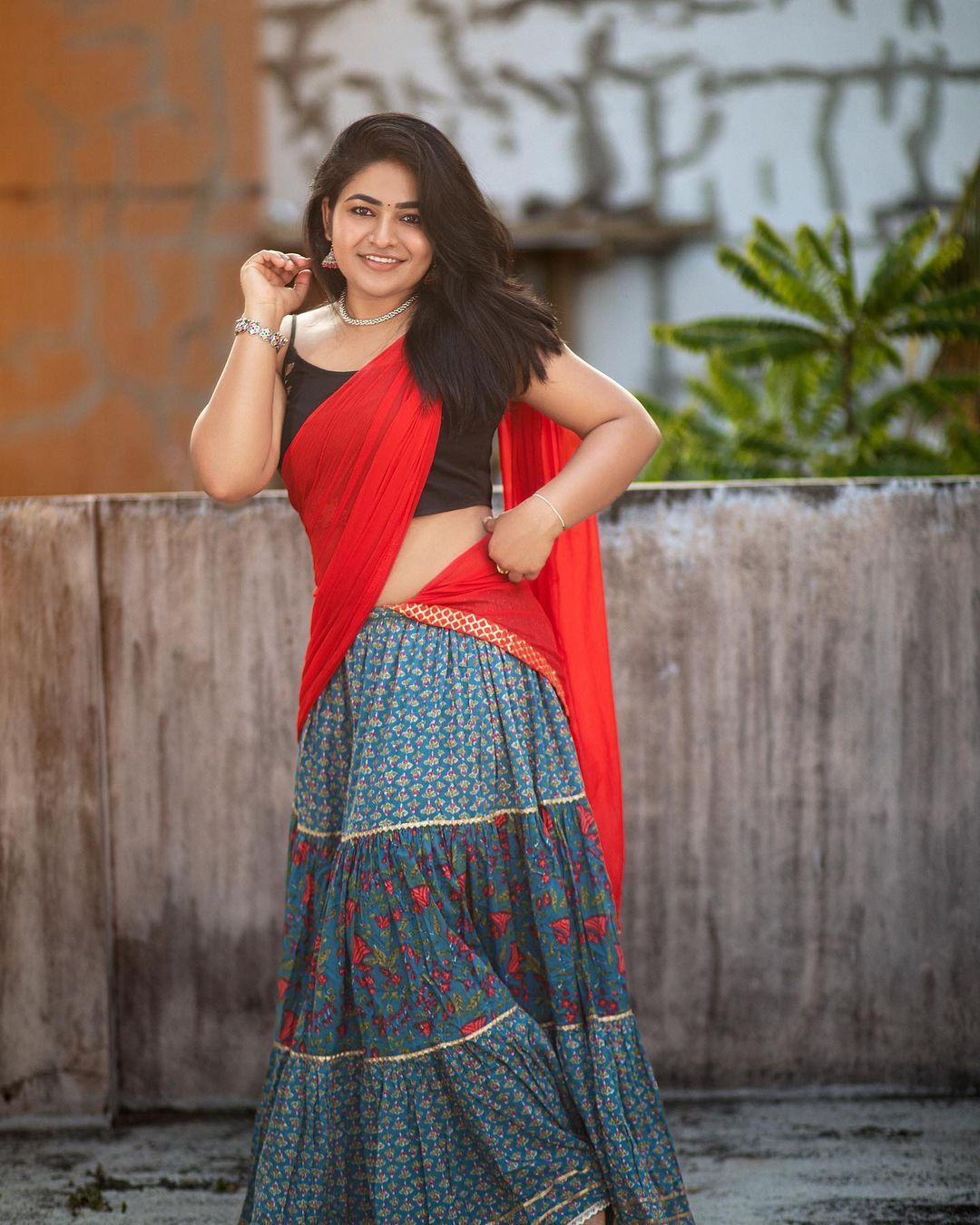 Shruthi Selvam's Stunning Red & Saffron Look