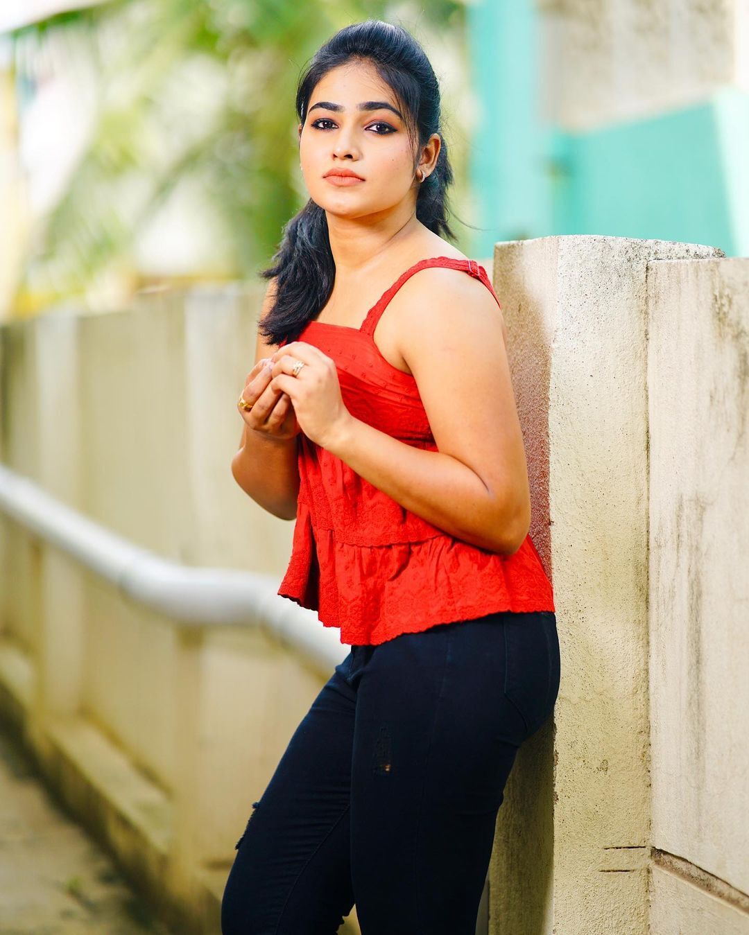 Shruthi Selvam's Stunning Red & Saffron Look