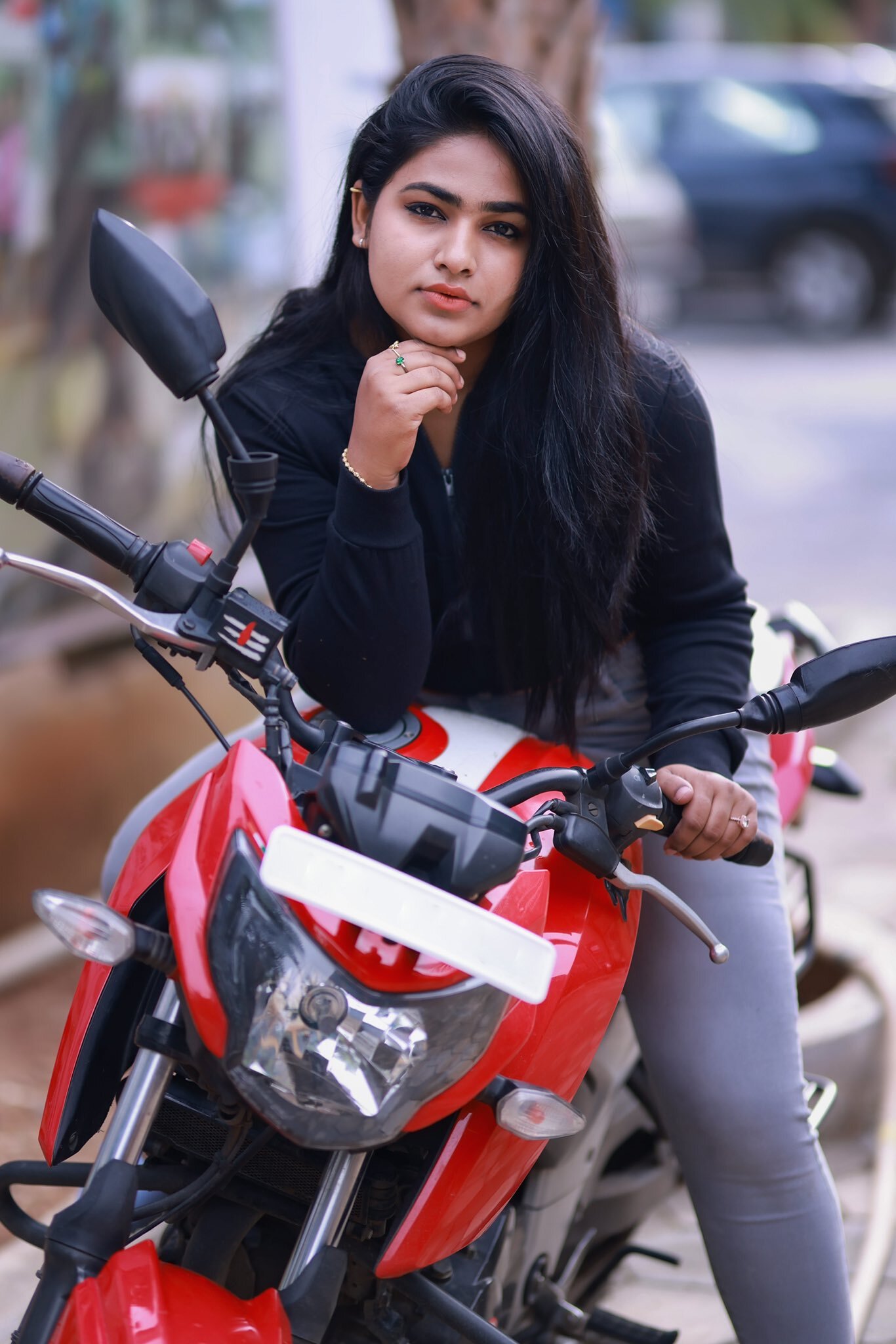 Shruthi Selvam's Stunning Red & Saffron Look