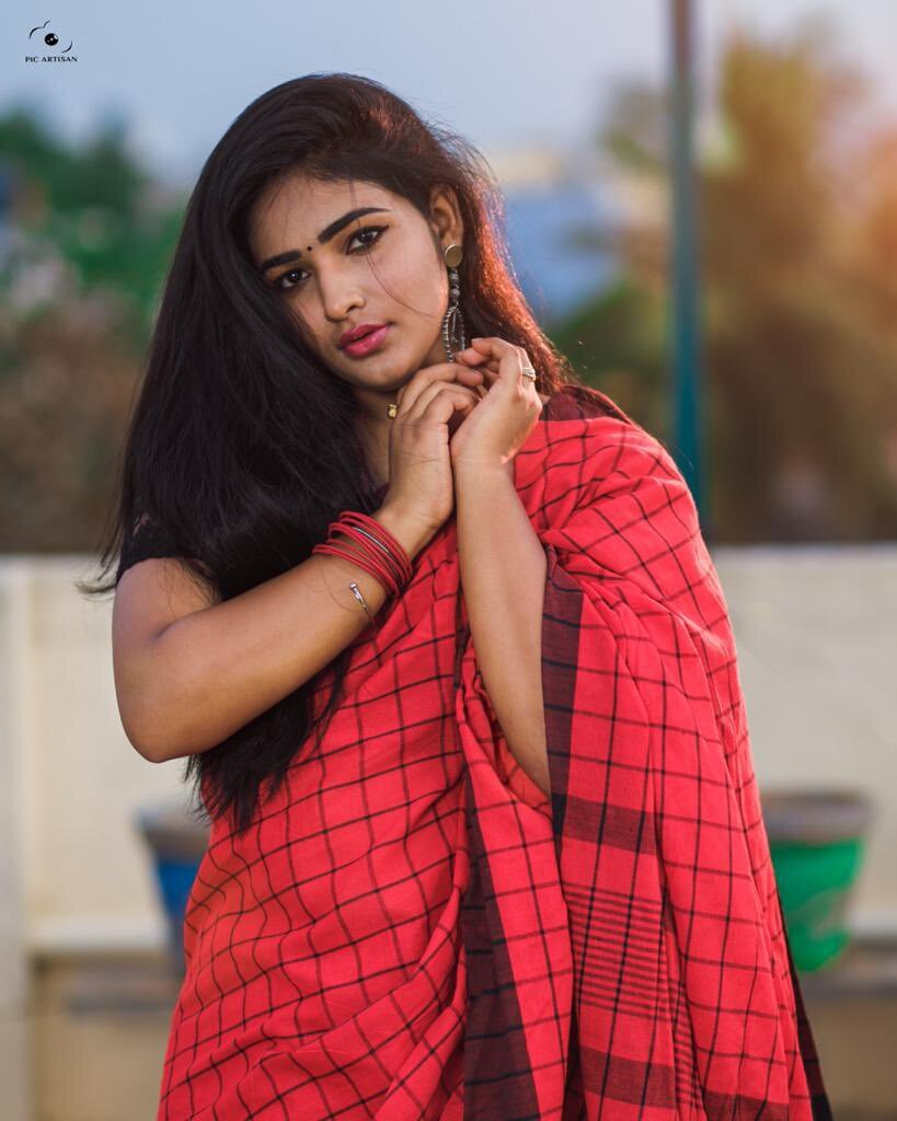 Shruthi Selvam's Stunning Red & Saffron Look