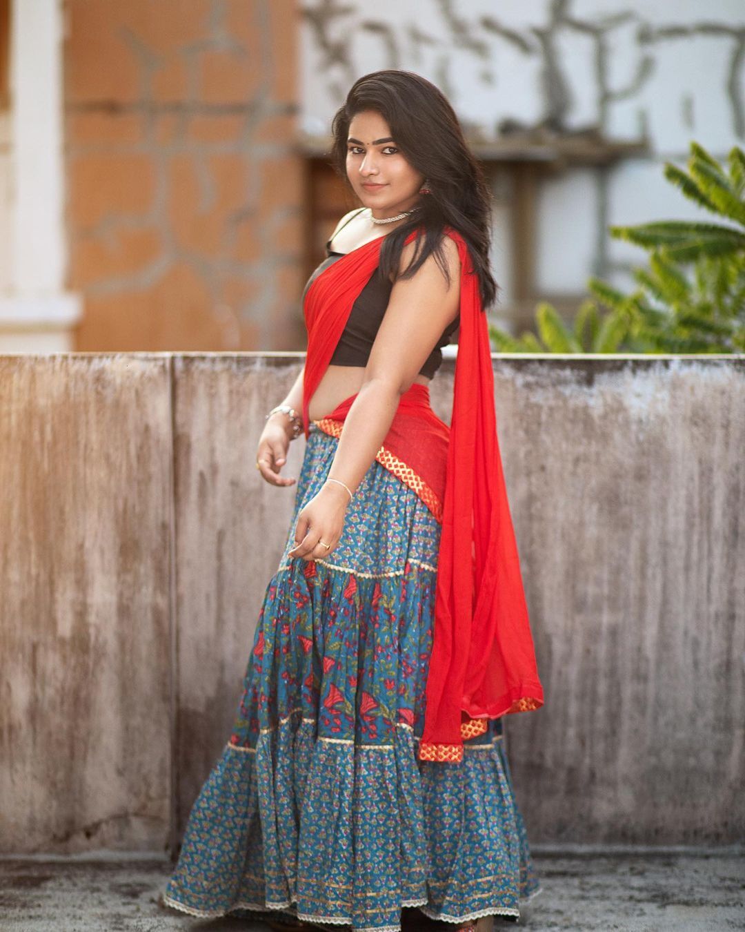 Shruthi Selvam's Stunning Red & Saffron Look