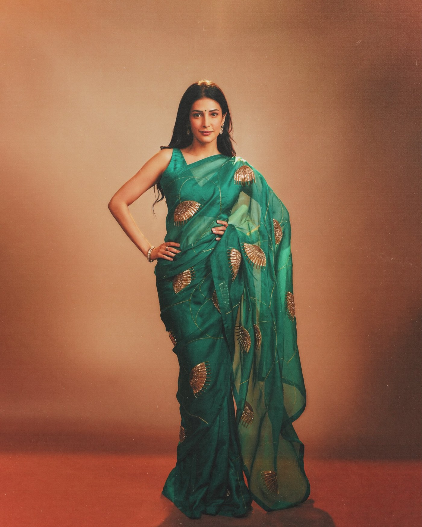Shruti Haasan’s Emerald Elegance: Mastering the Art of Modern Ethnic Glamour