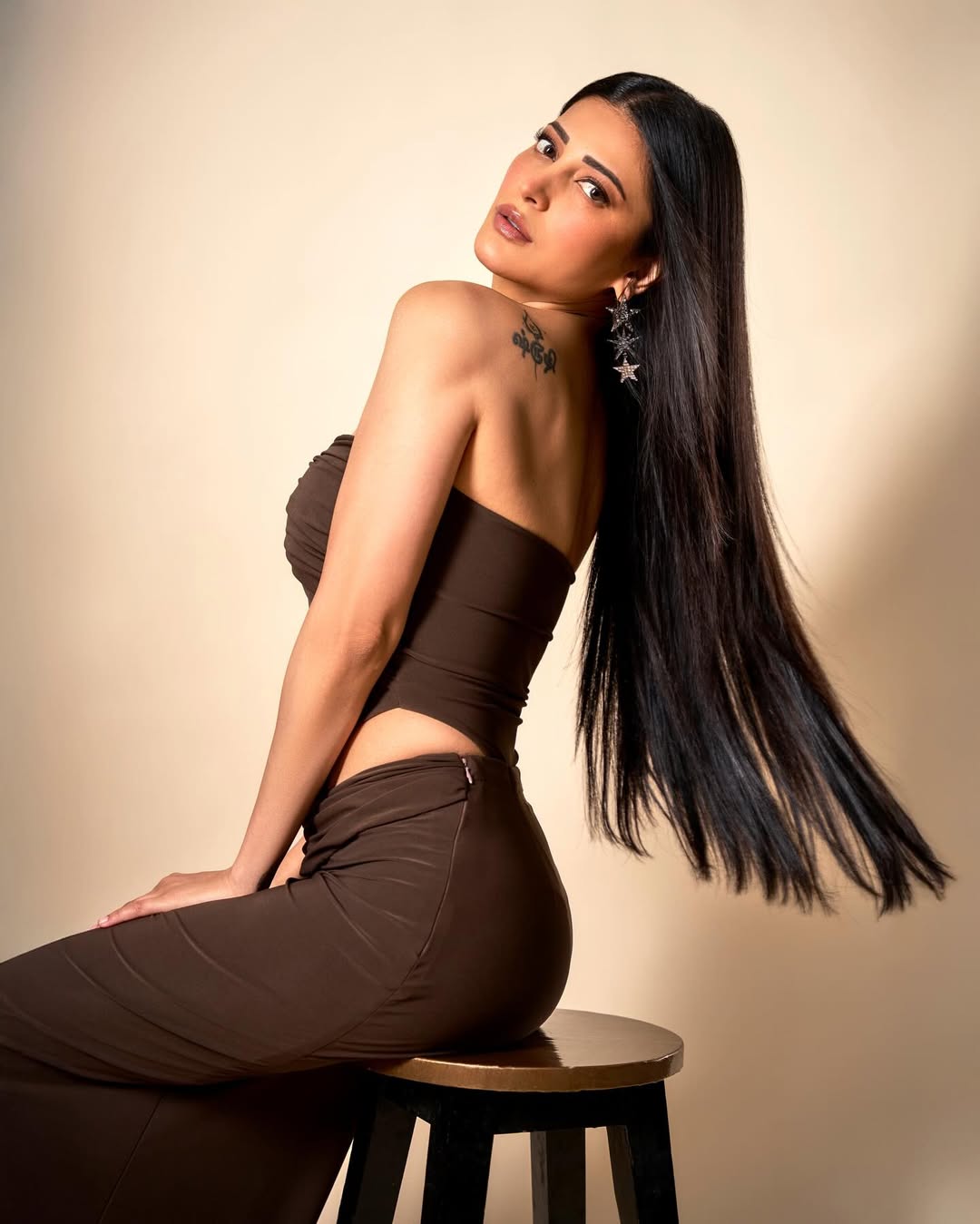 Shruti Haasan's Bold Elegance Redefines Bollywood Glamour