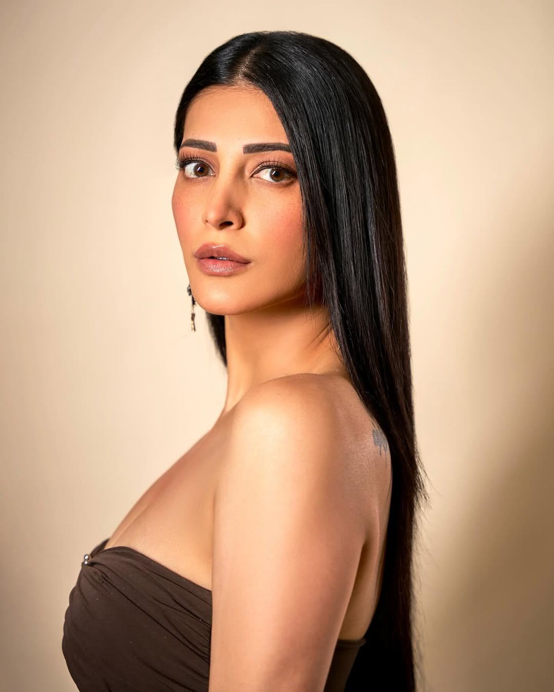 Shruti Haasan's Bold Elegance Redefines Bollywood Glamour