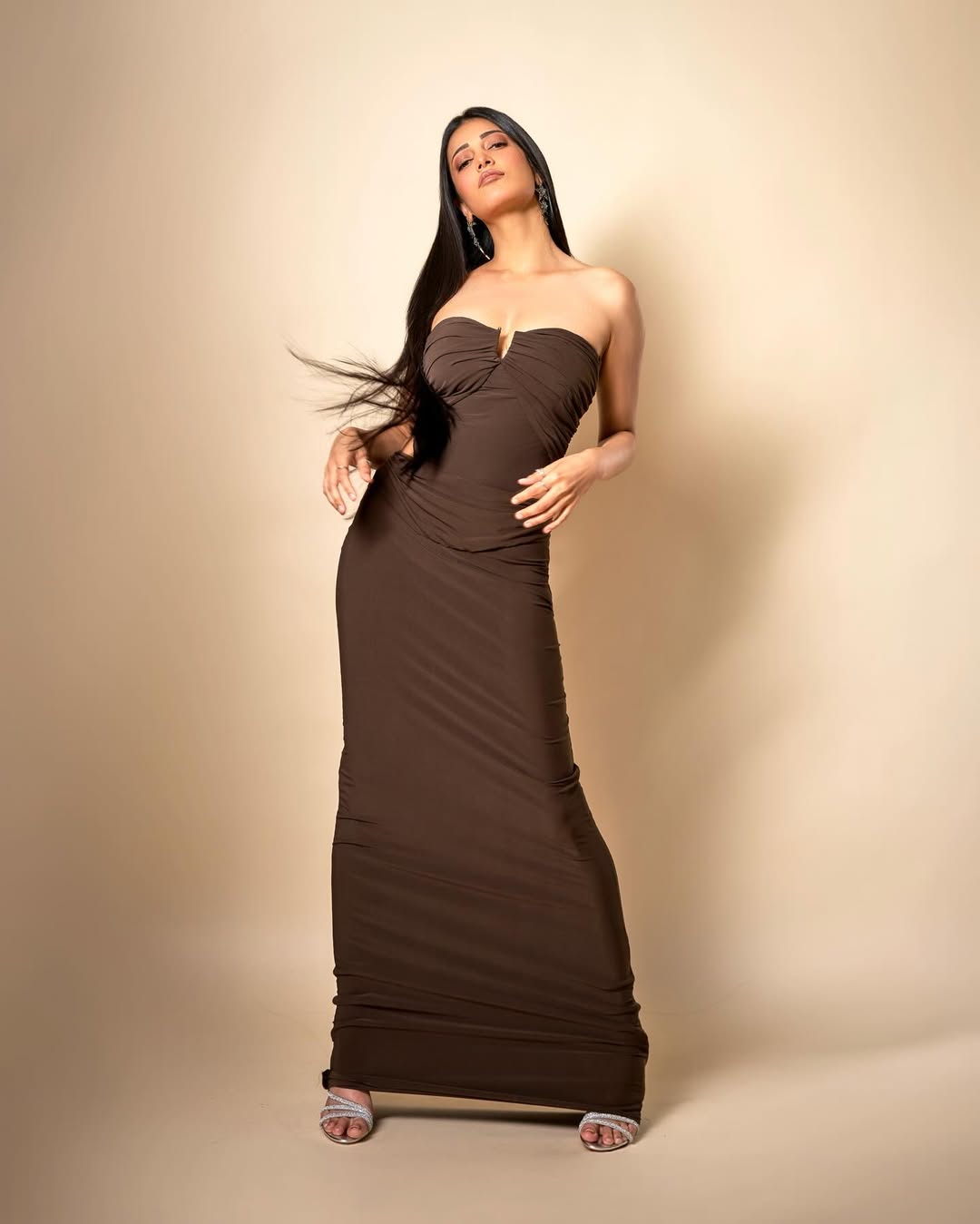 Shruti Haasan's Bold Elegance Redefines Bollywood Glamour