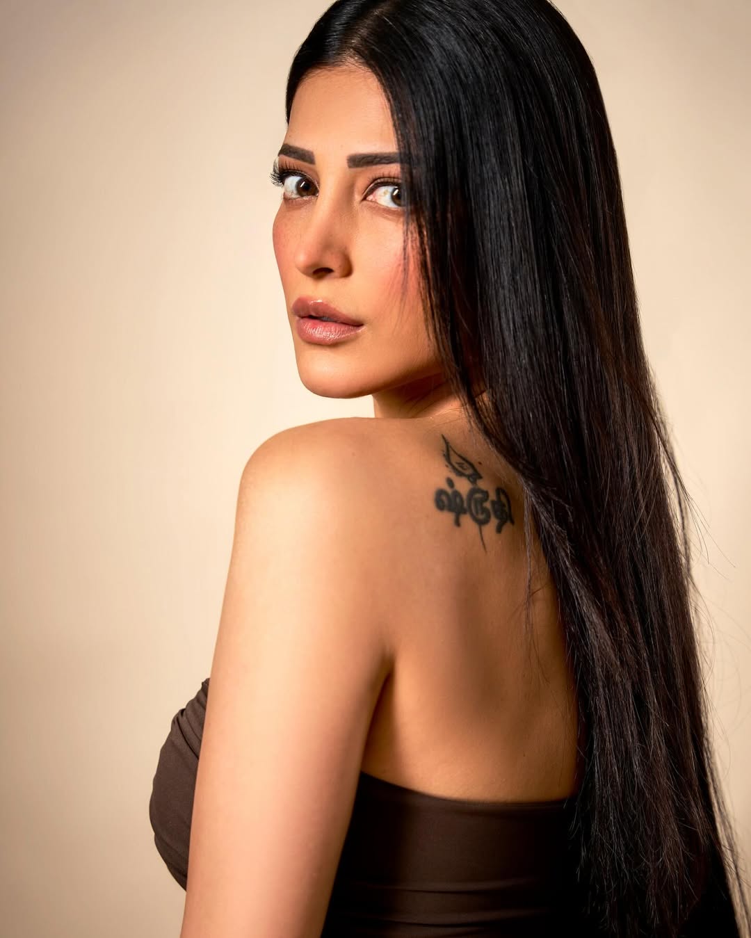 Shruti Haasan's Bold Elegance Redefines Bollywood Glamour