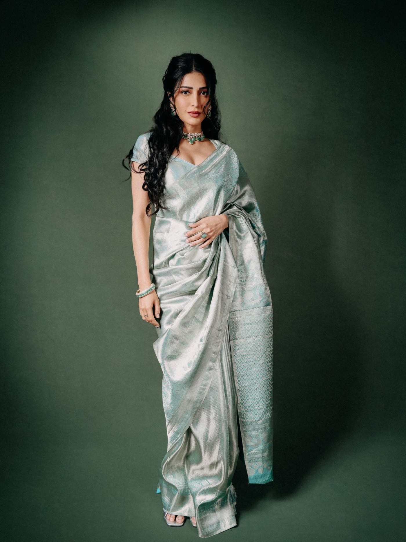 Shruti Haasan's Royal Saree Dreams: An Ode to Indian Elegance