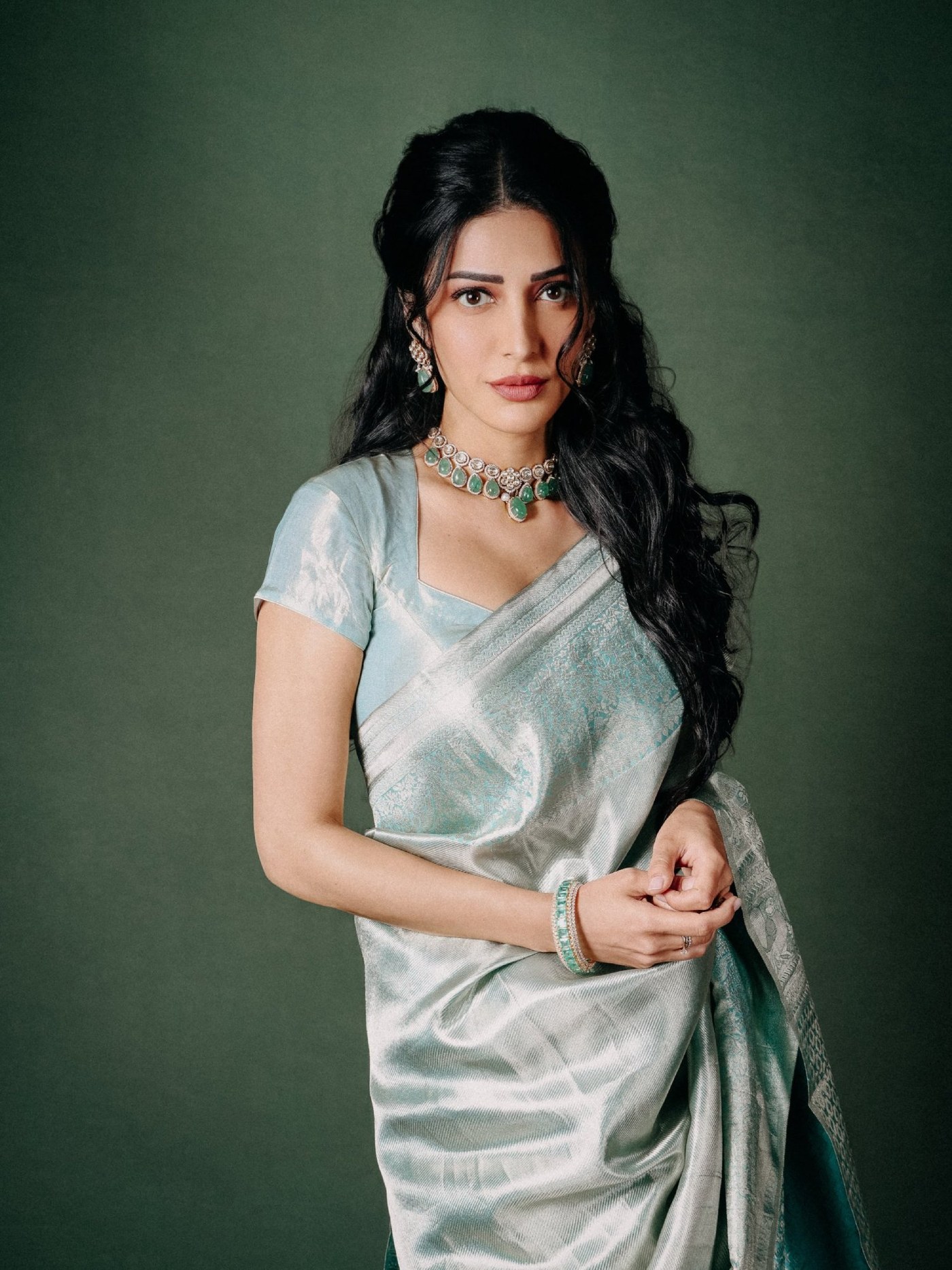 Shruti Haasan's Royal Saree Dreams: An Ode to Indian Elegance