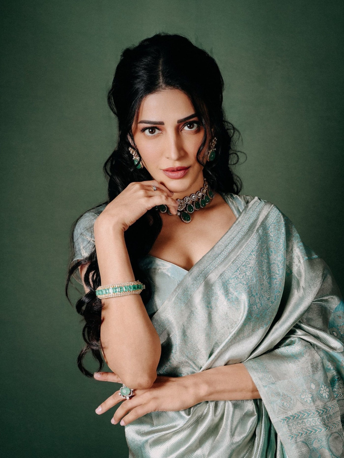 Shruti Haasan's Royal Saree Dreams: An Ode to Indian Elegance