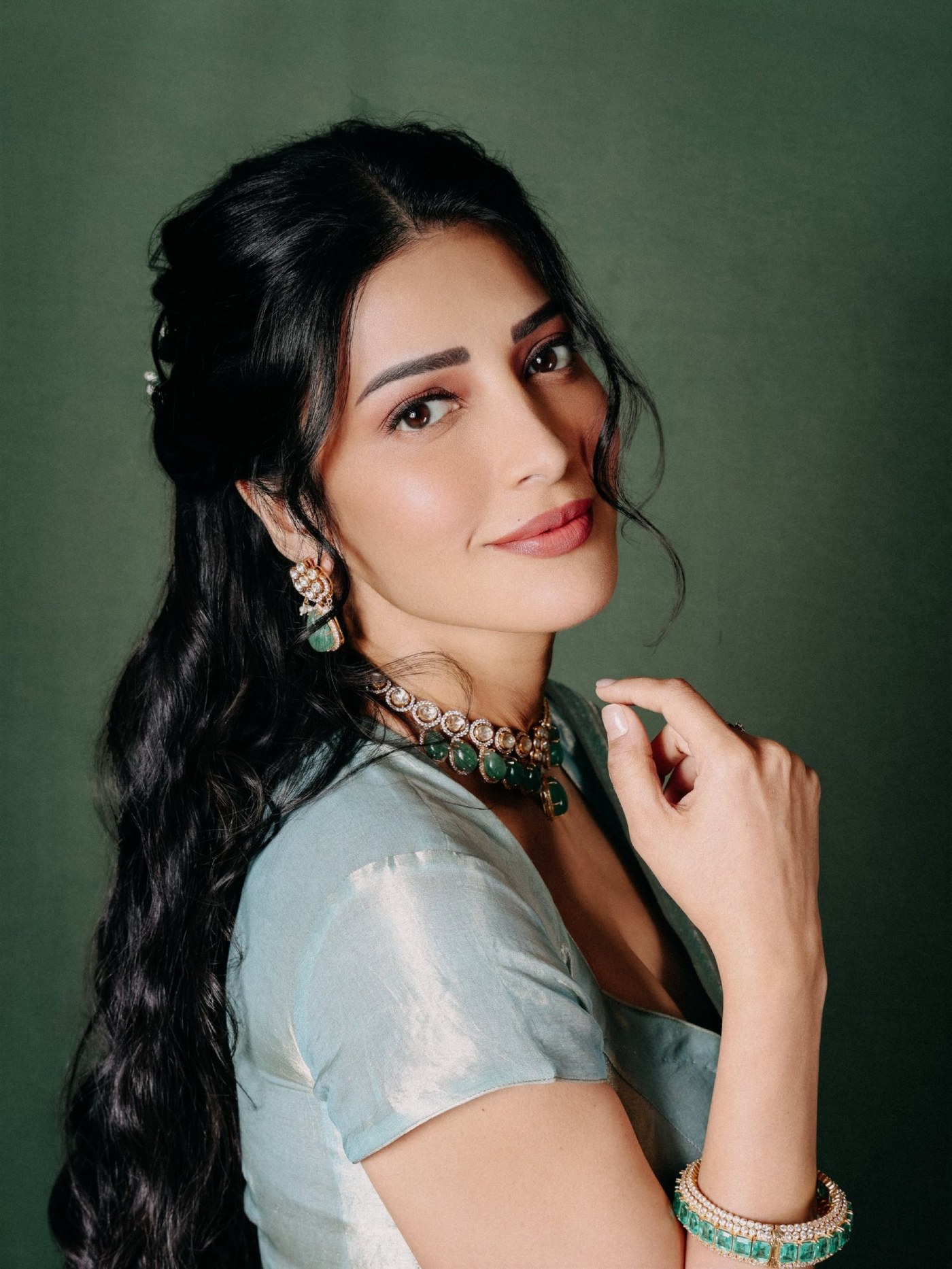 Shruti Haasan's Royal Saree Dreams: An Ode to Indian Elegance