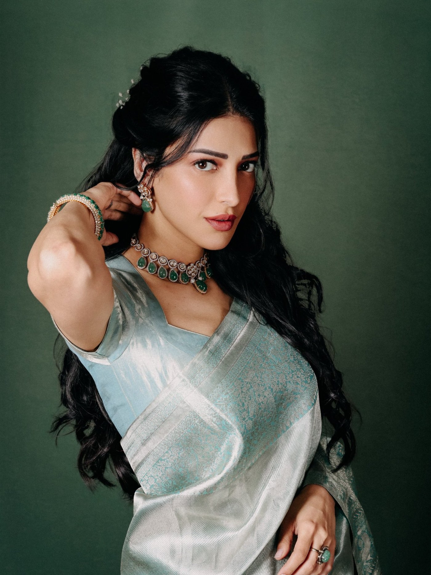 Shruti Haasan's Royal Saree Dreams: An Ode to Indian Elegance