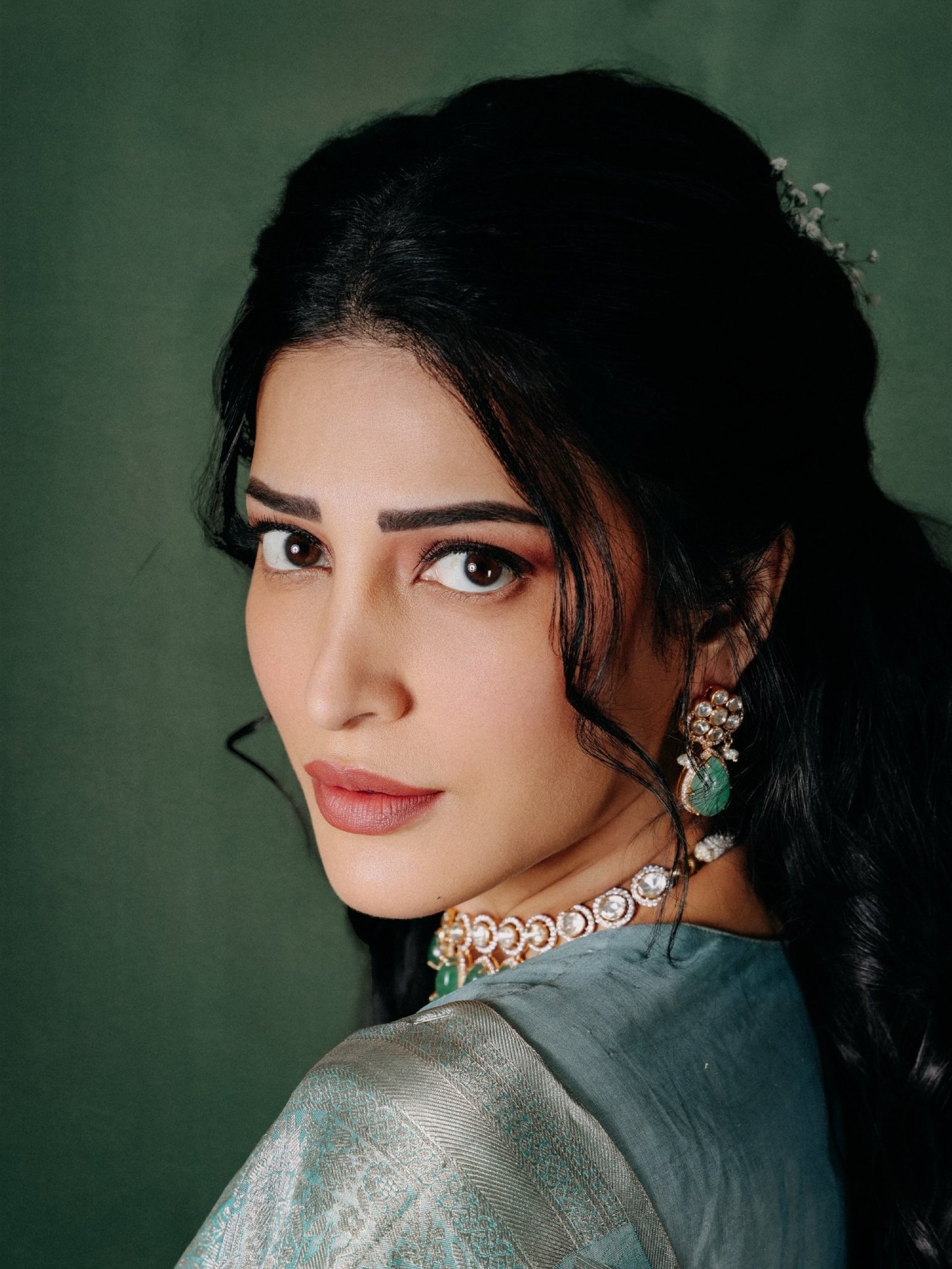 Shruti Haasan's Royal Saree Dreams: An Ode to Indian Elegance
