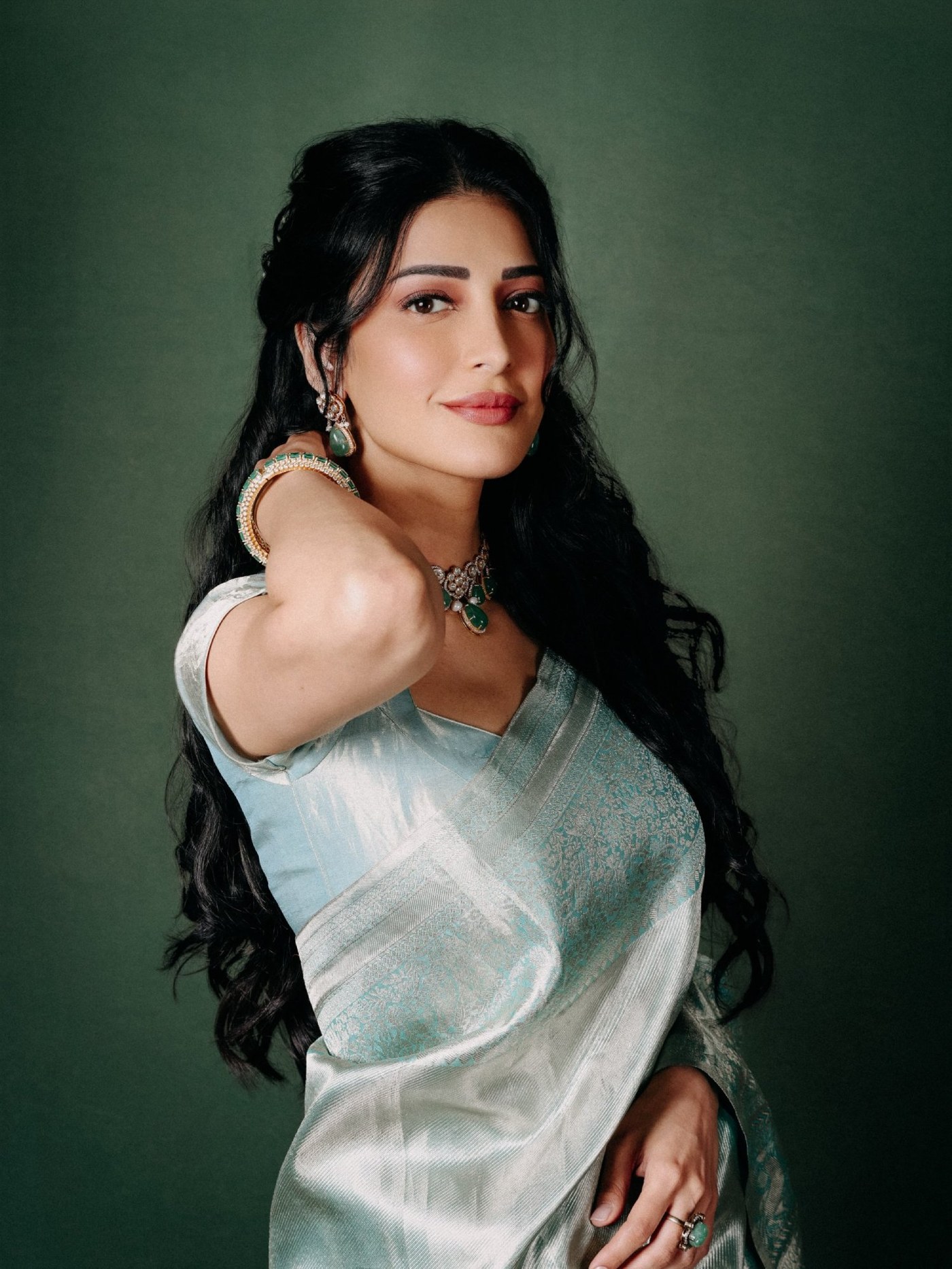 Shruti Haasan's Royal Saree Dreams: An Ode to Indian Elegance