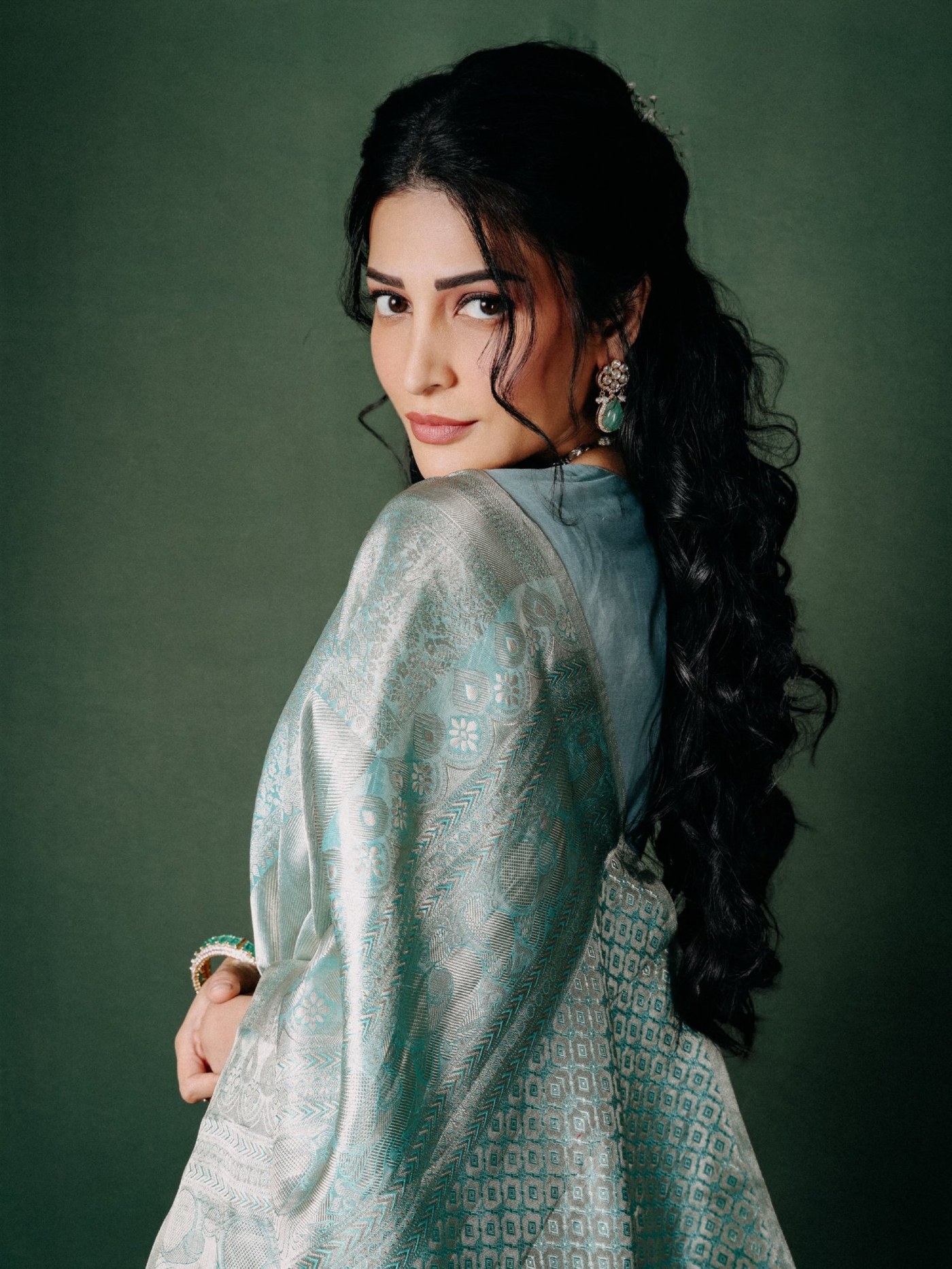Shruti Haasan's Royal Saree Dreams: An Ode to Indian Elegance