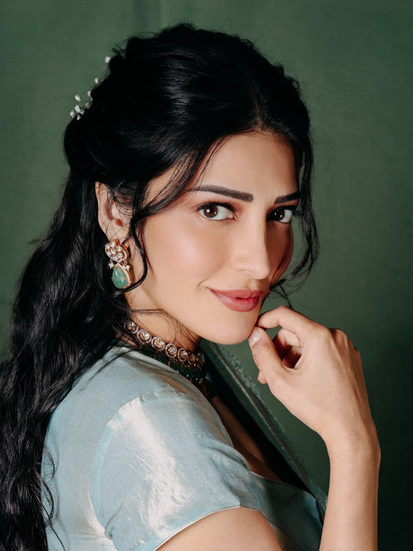 Shruti Haasan's Royal Saree Dreams: An Ode to Indian Elegance
