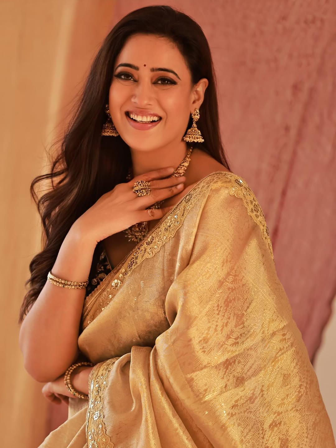 Shweta Tiwari's Golden Radiance: A Stunning Photo Gallery
