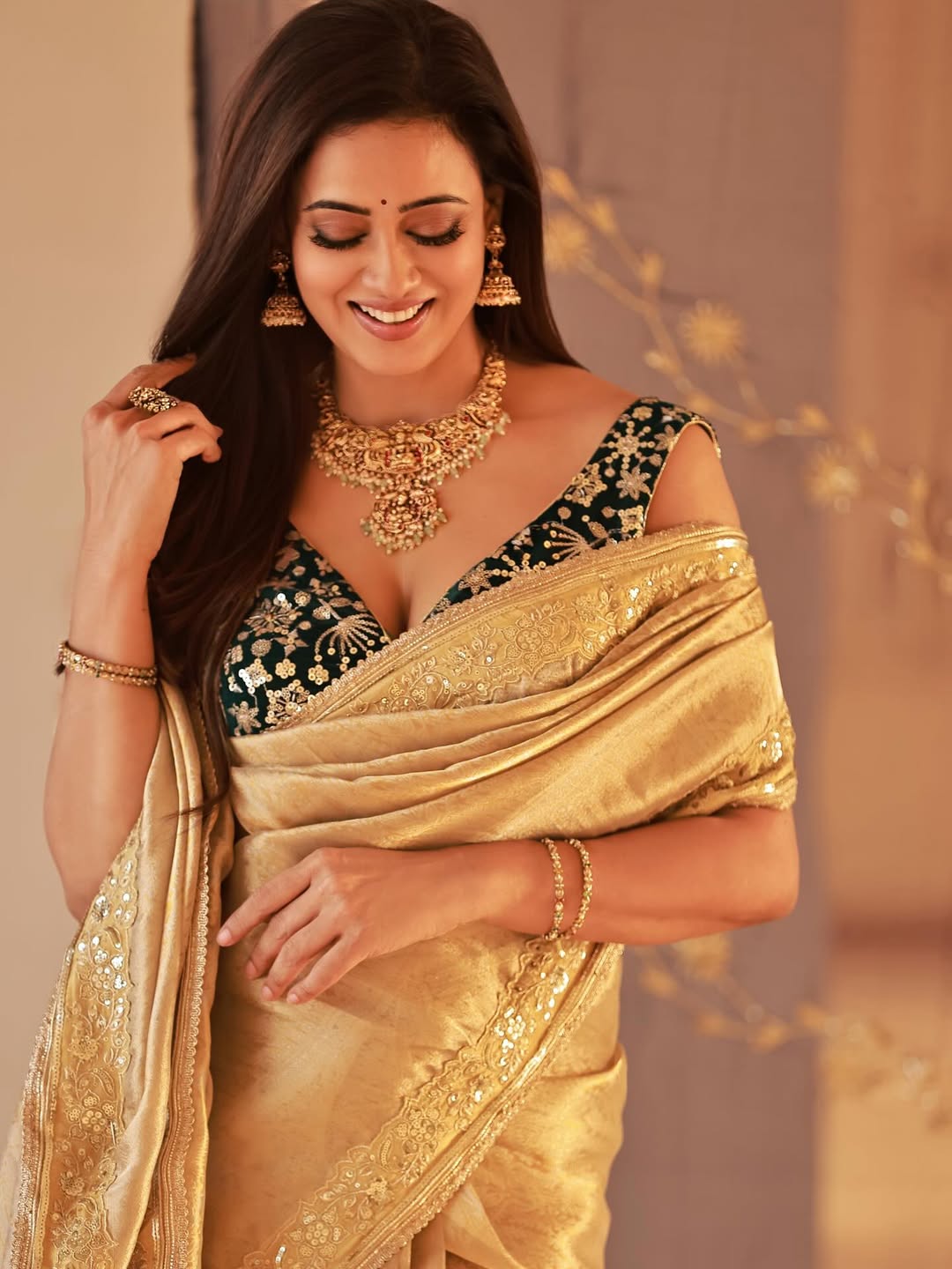 Shweta Tiwari's Golden Radiance: A Stunning Photo Gallery