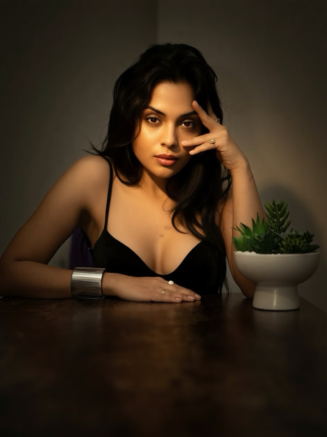 Simi Nair: A Symphony of Glamour and Style