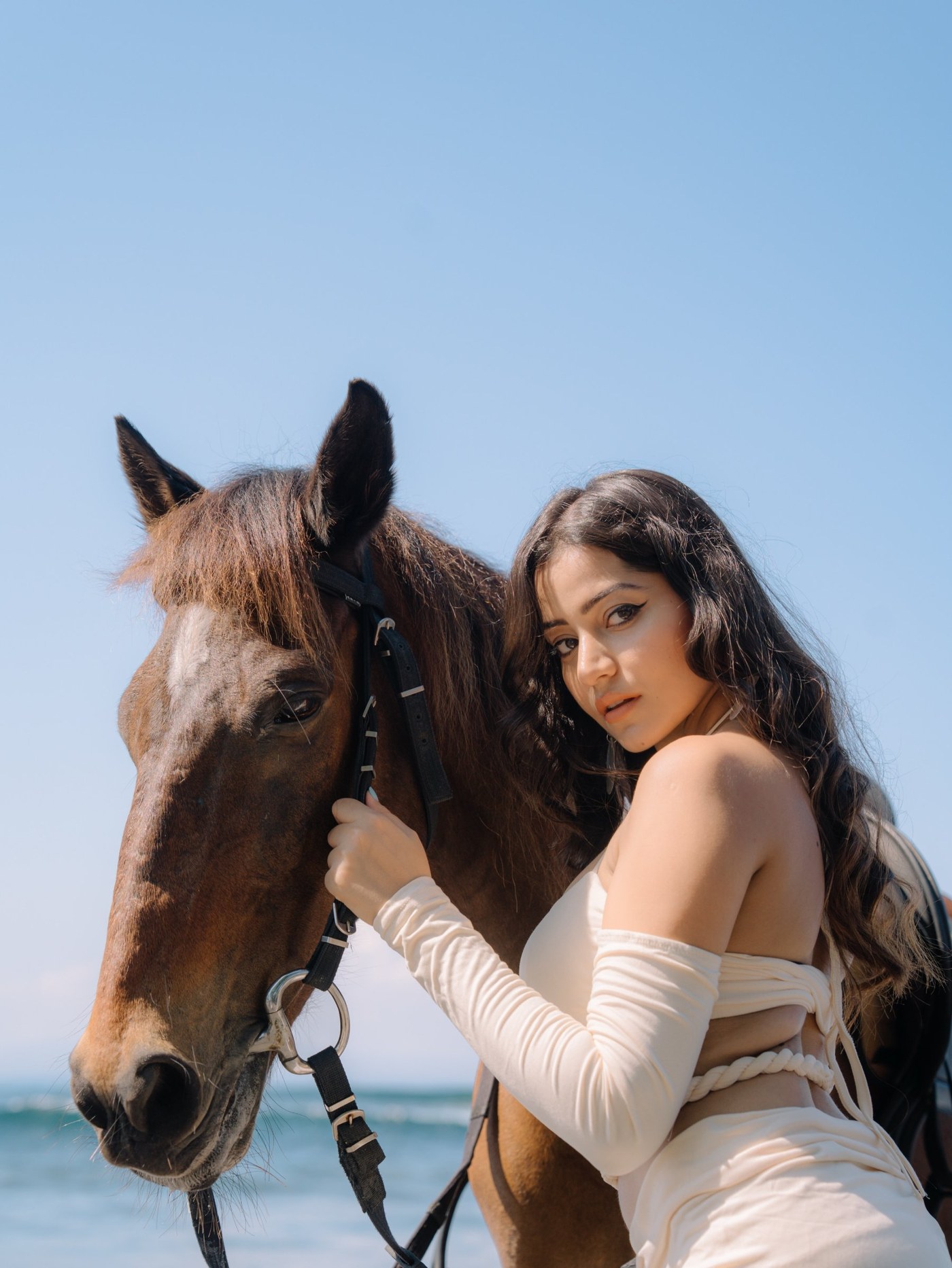 Simran Kaur's Coastal Glam: Mastering the Art of Effortless Beach Chic