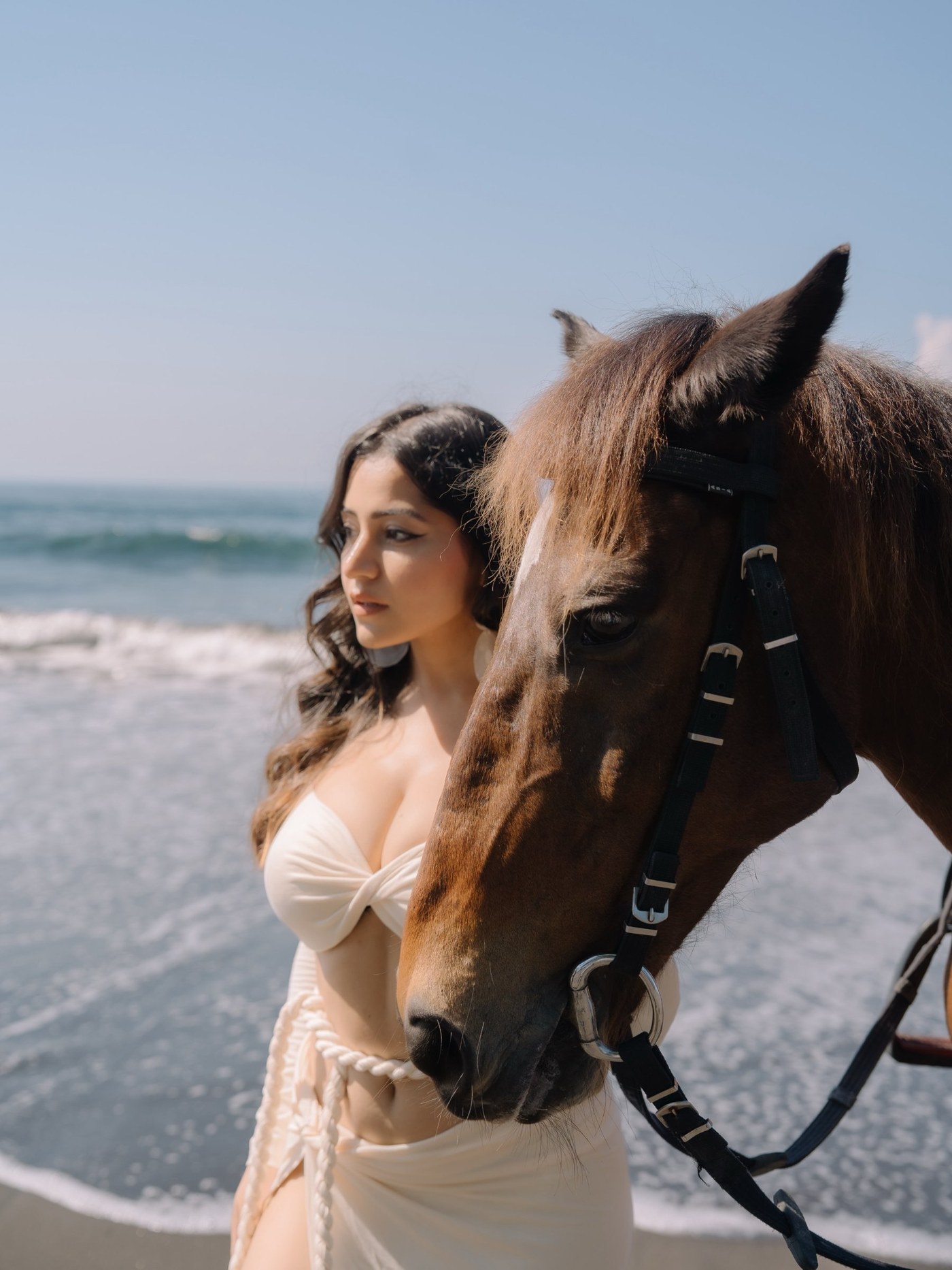 Simran Kaur's Coastal Glam: Mastering the Art of Effortless Beach Chic