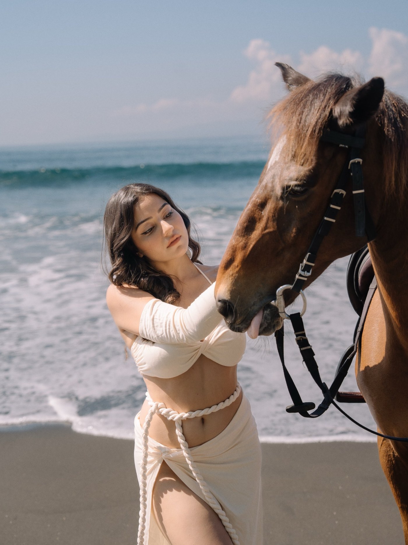 Simran Kaur's Coastal Glam: Mastering the Art of Effortless Beach Chic