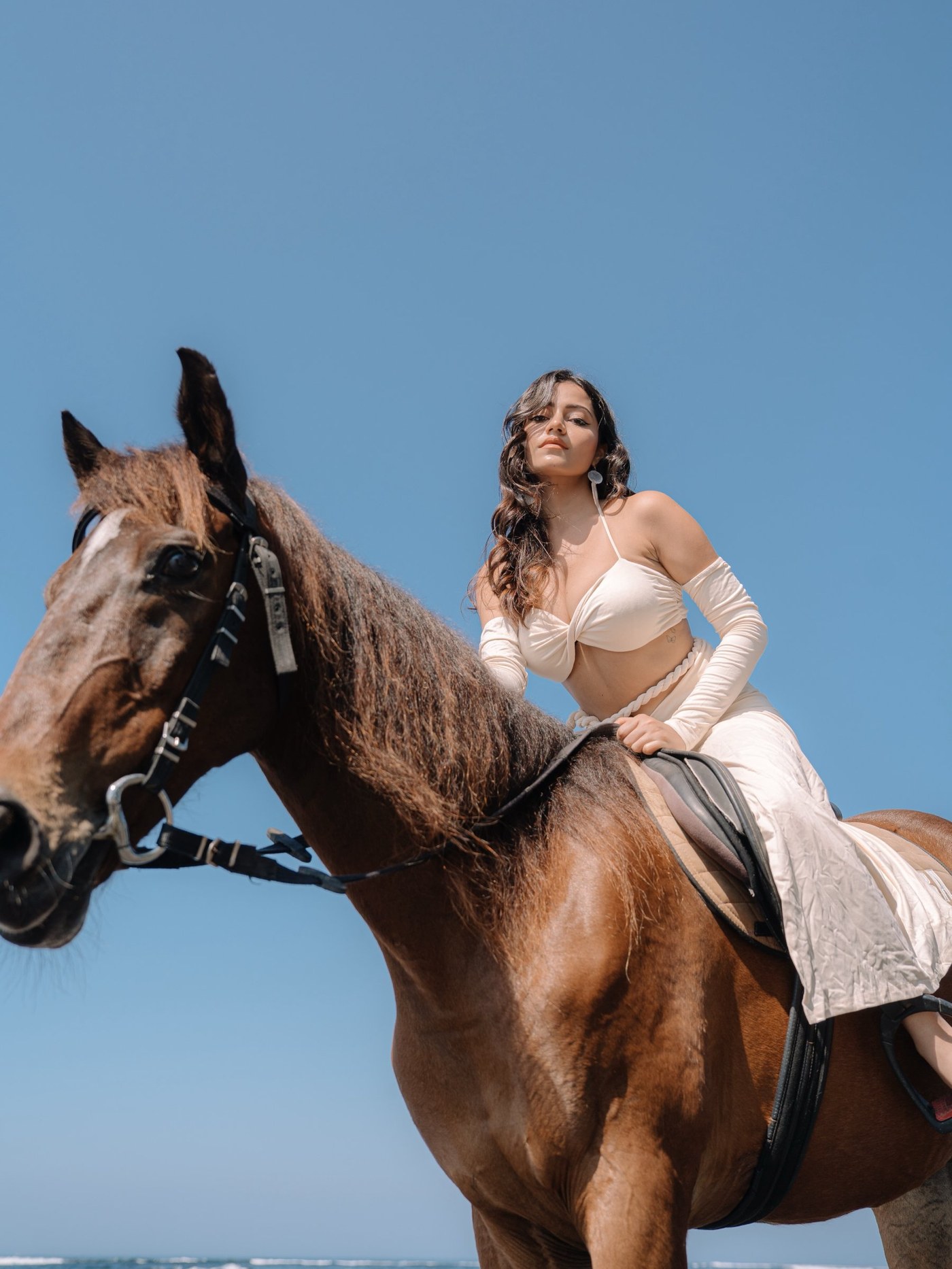 Simran Kaur's Coastal Glam: Mastering the Art of Effortless Beach Chic