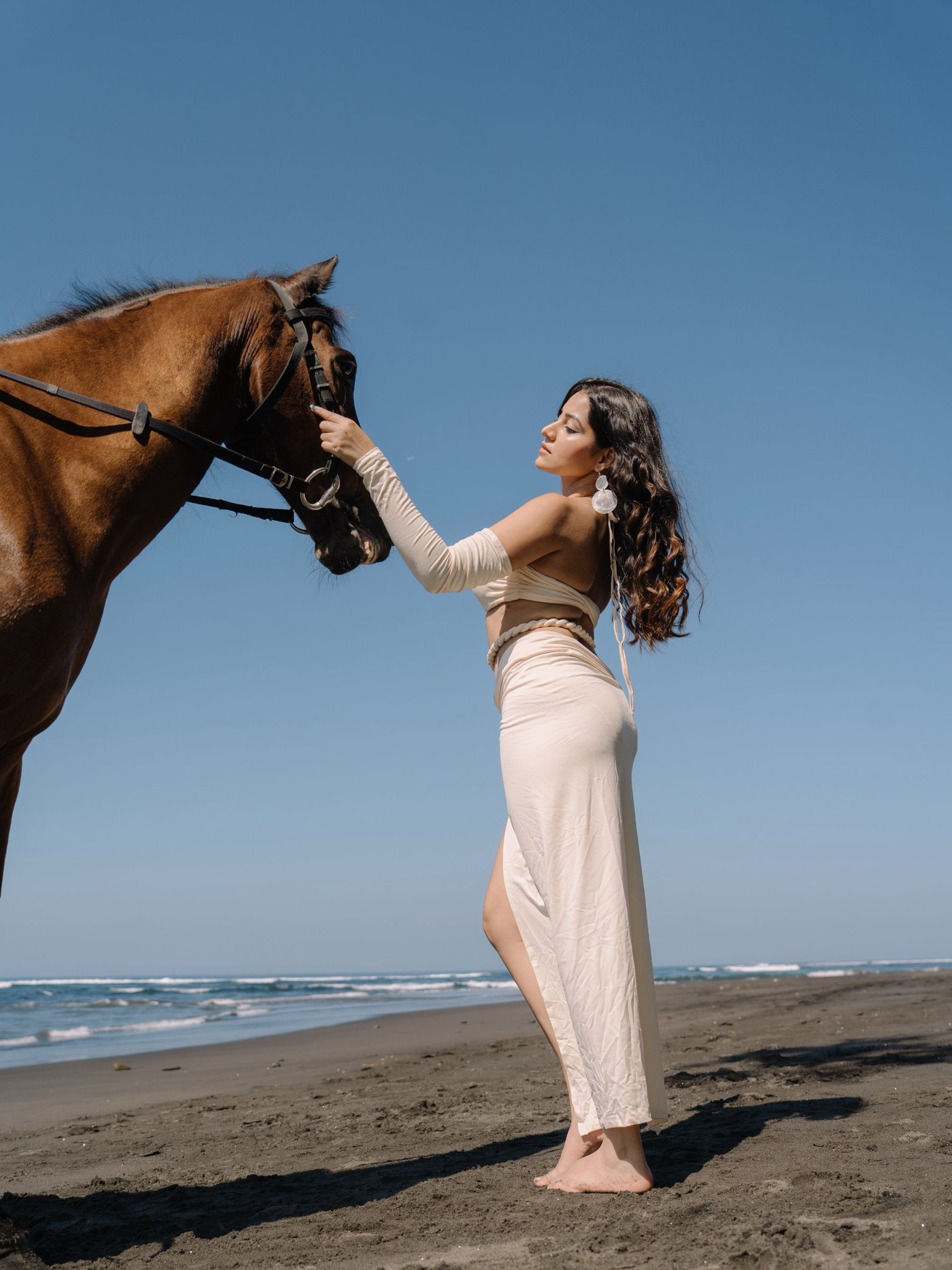 Simran Kaur's Coastal Glam: Mastering the Art of Effortless Beach Chic