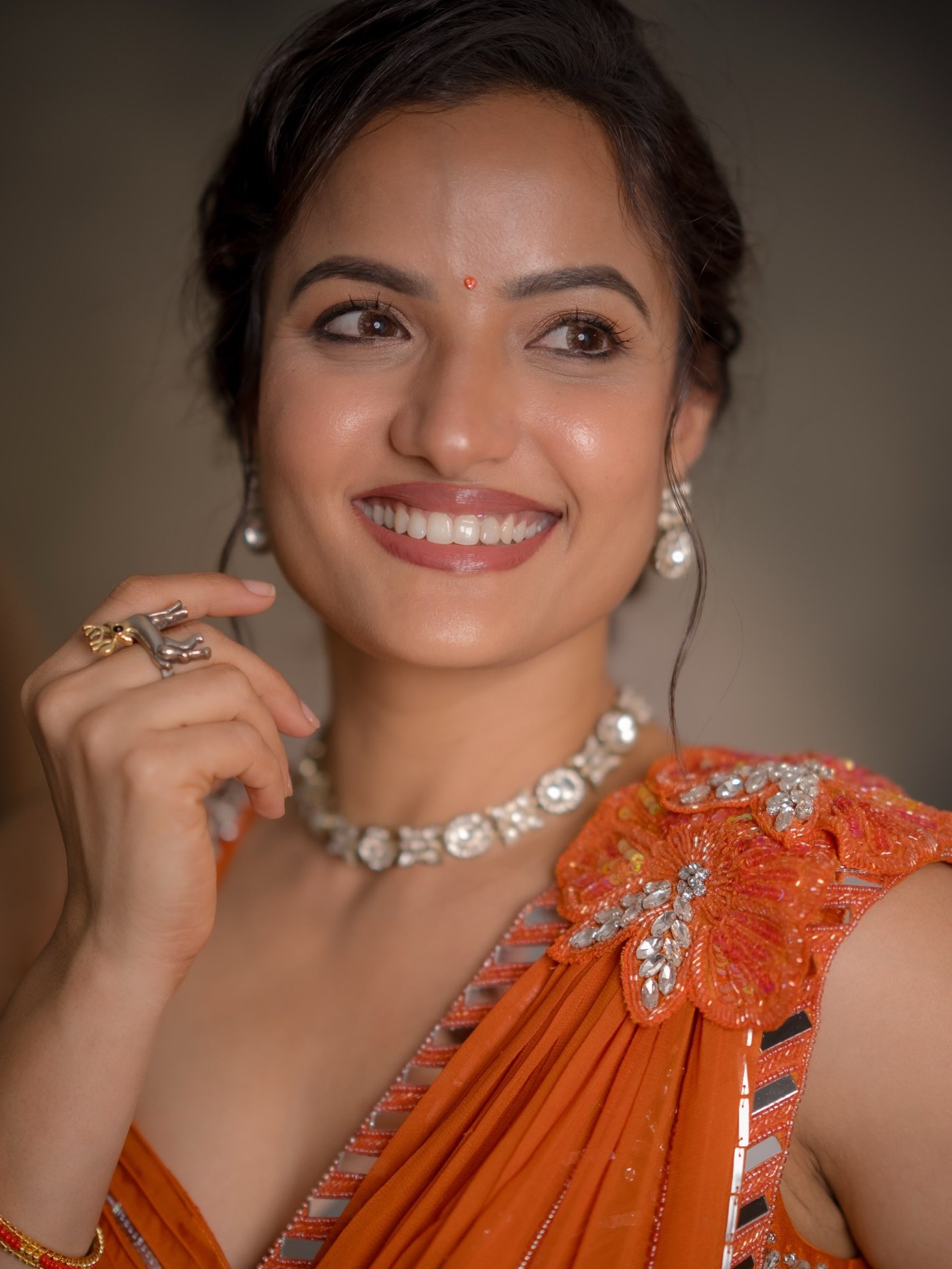 Siri Hanmanth's Vibrant Ethnic Look Redefines Festive Style Magic