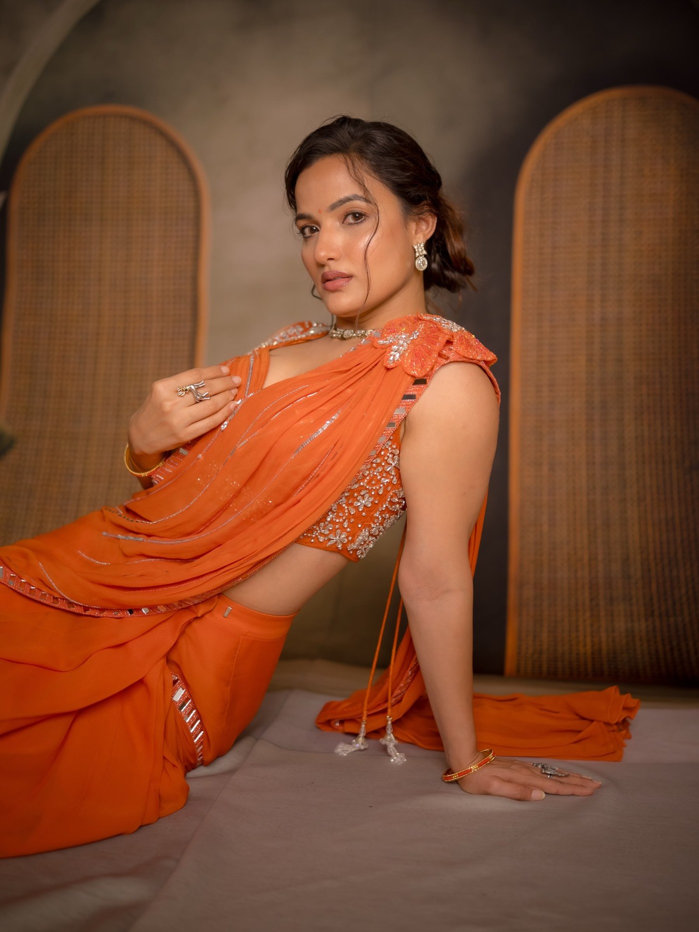 Siri Hanmanth's Vibrant Ethnic Look Redefines Festive Style Magic