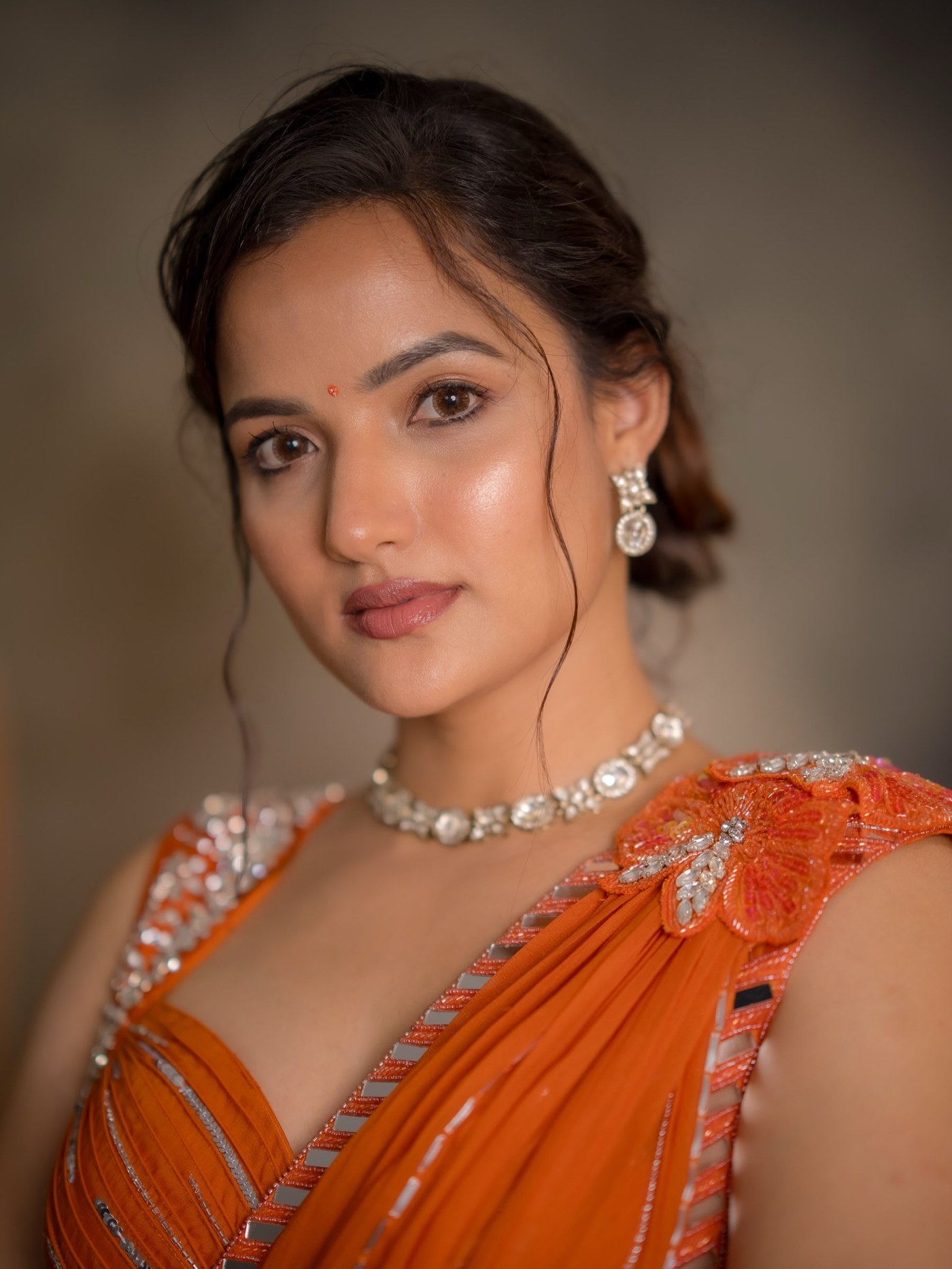 Siri Hanmanth's Vibrant Ethnic Look Redefines Festive Style Magic
