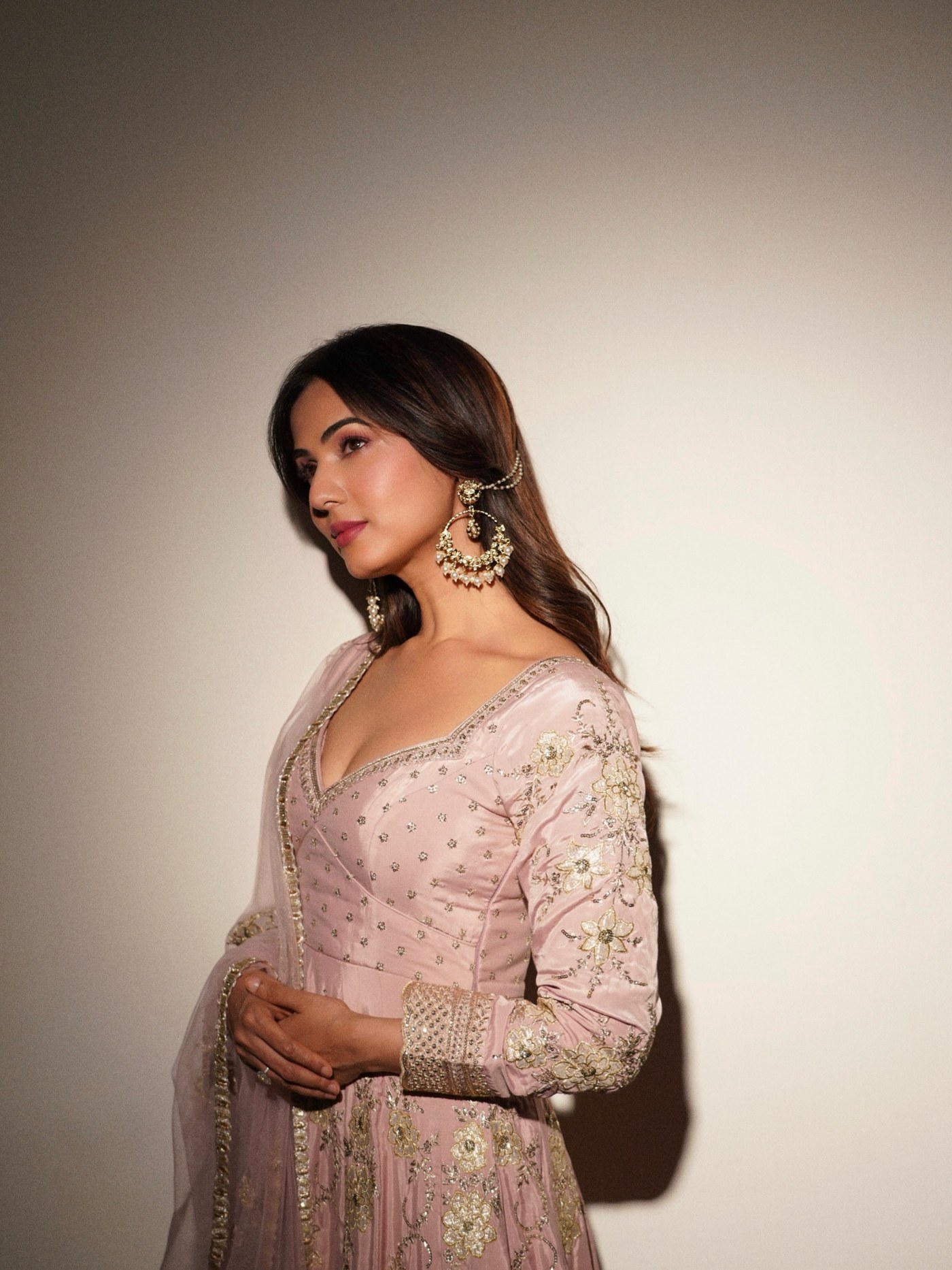Sonal Chauhan in a light pink ethnic outfit with gold embroidery. - Photos & Updates