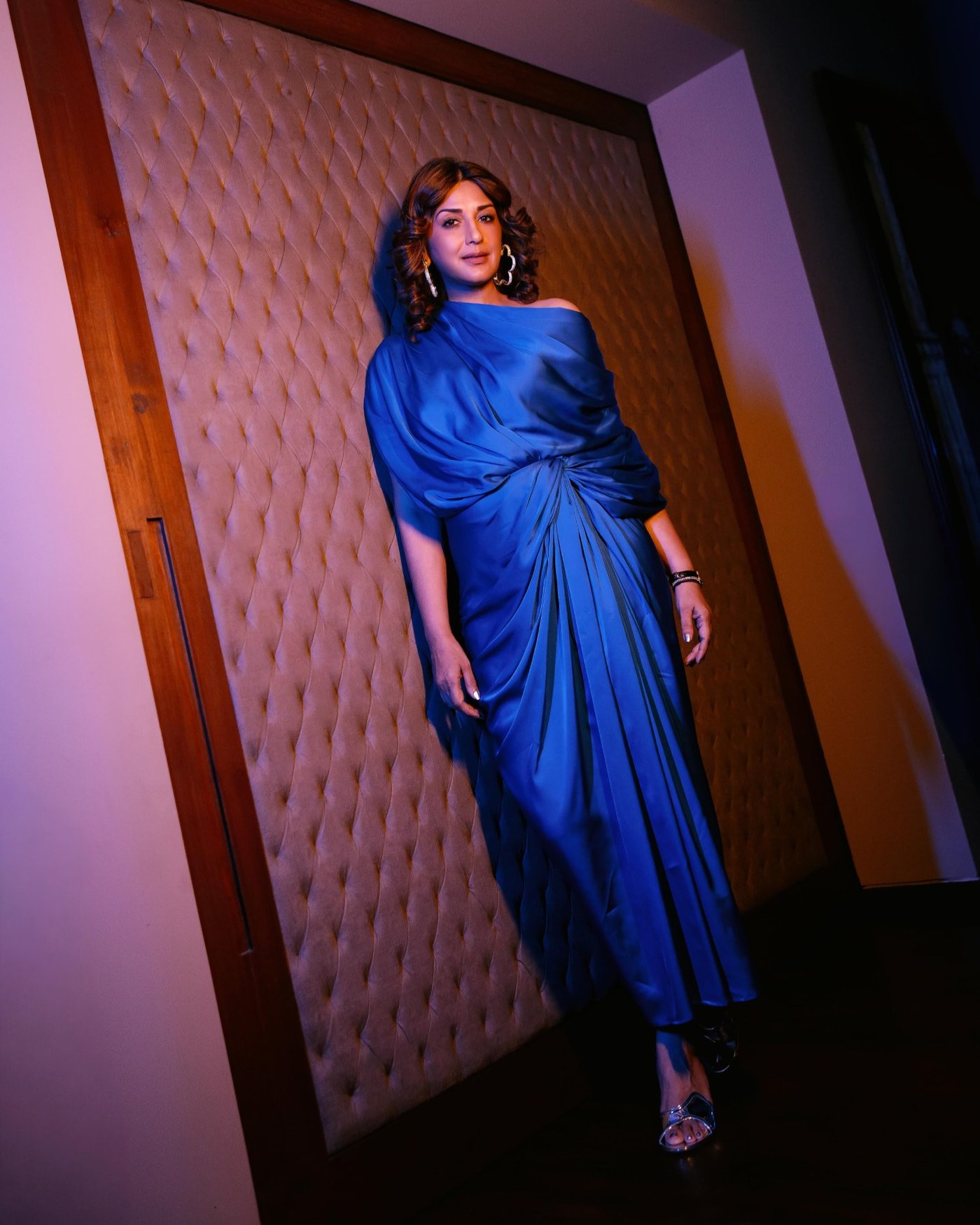 Sonali Bendre Redefines Regal Elegance in Stunning Royal Blue Saree Look