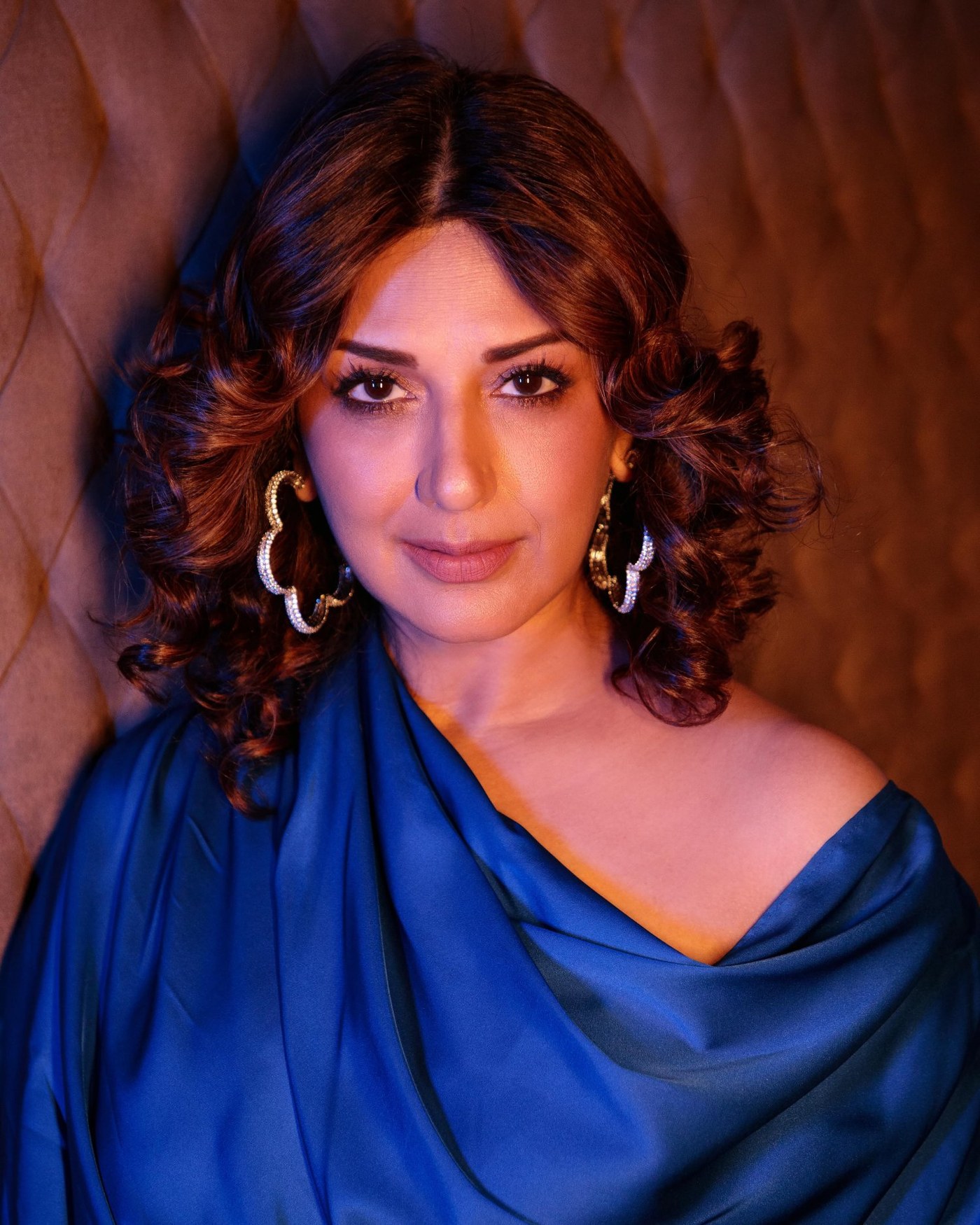 Sonali Bendre Redefines Regal Elegance in Stunning Royal Blue Saree Look