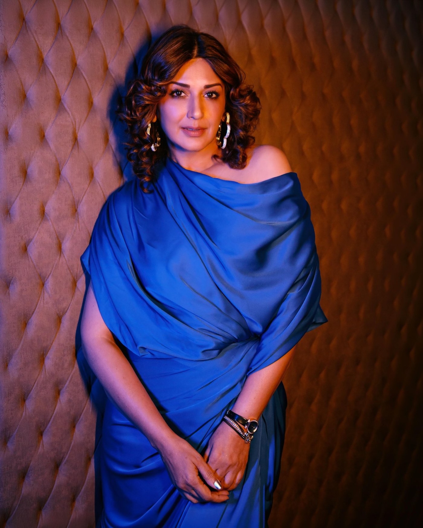 Sonali Bendre Redefines Regal Elegance in Stunning Royal Blue Saree Look