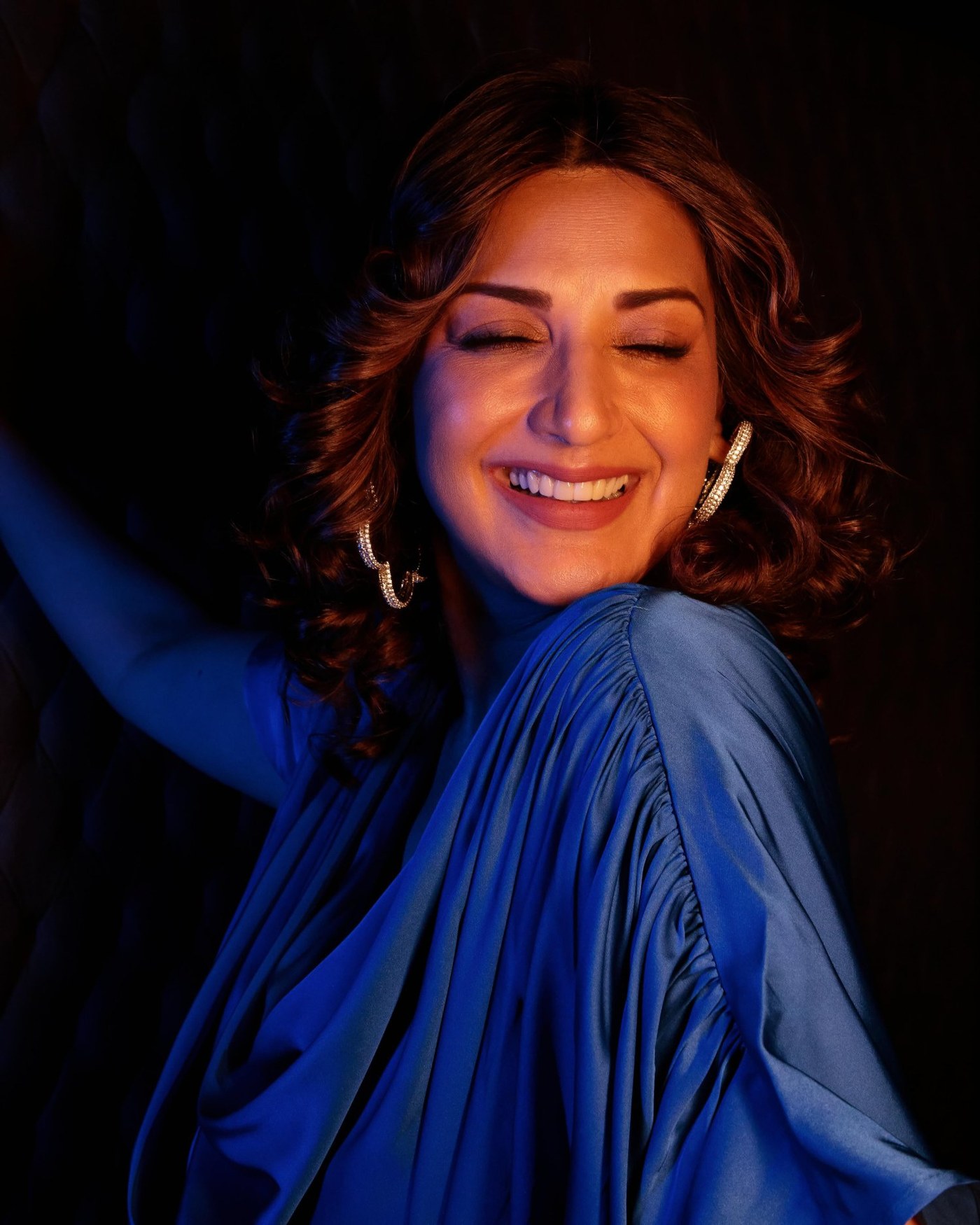 Sonali Bendre Redefines Regal Elegance in Stunning Royal Blue Saree Look