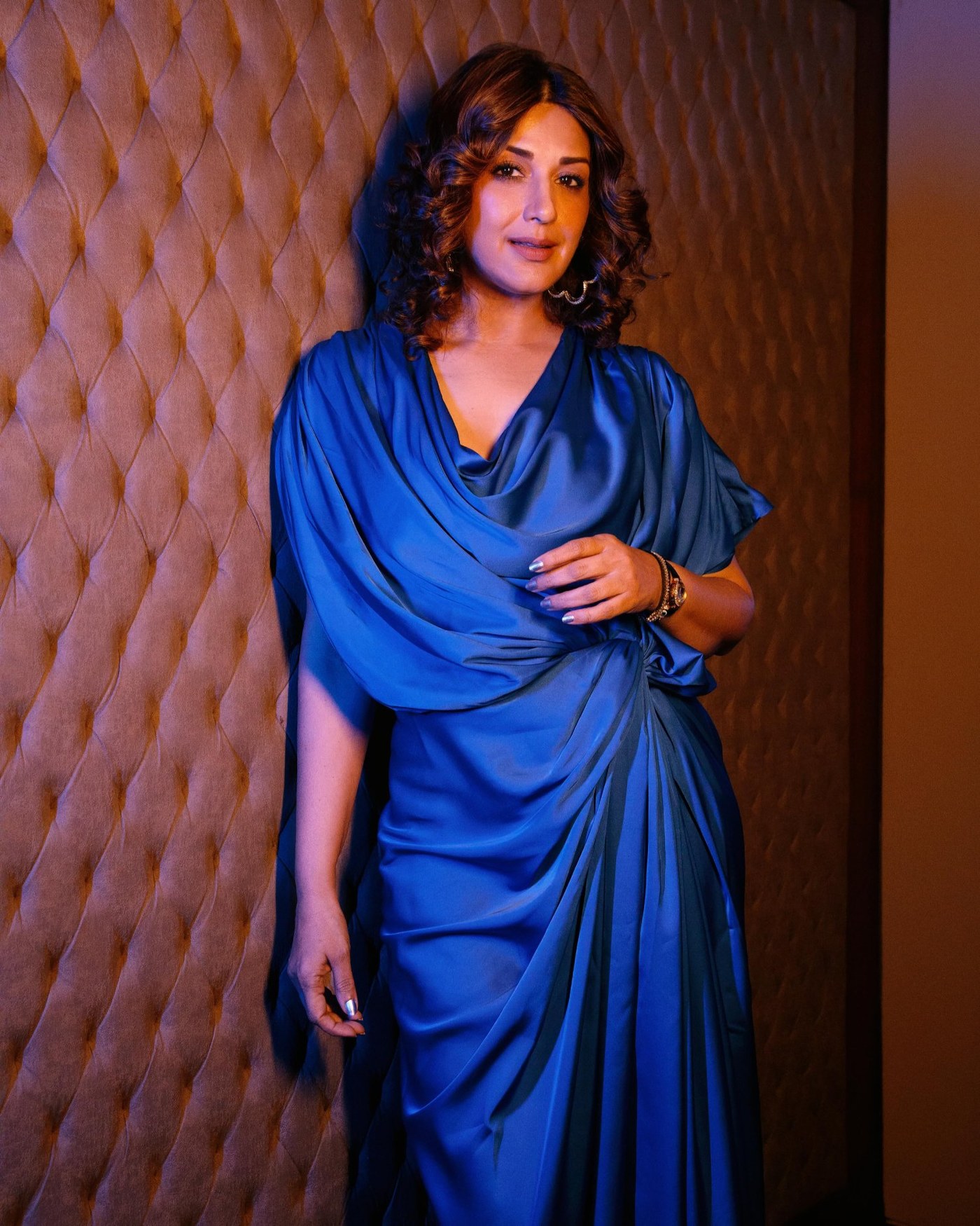 Sonali Bendre Redefines Regal Elegance in Stunning Royal Blue Saree Look