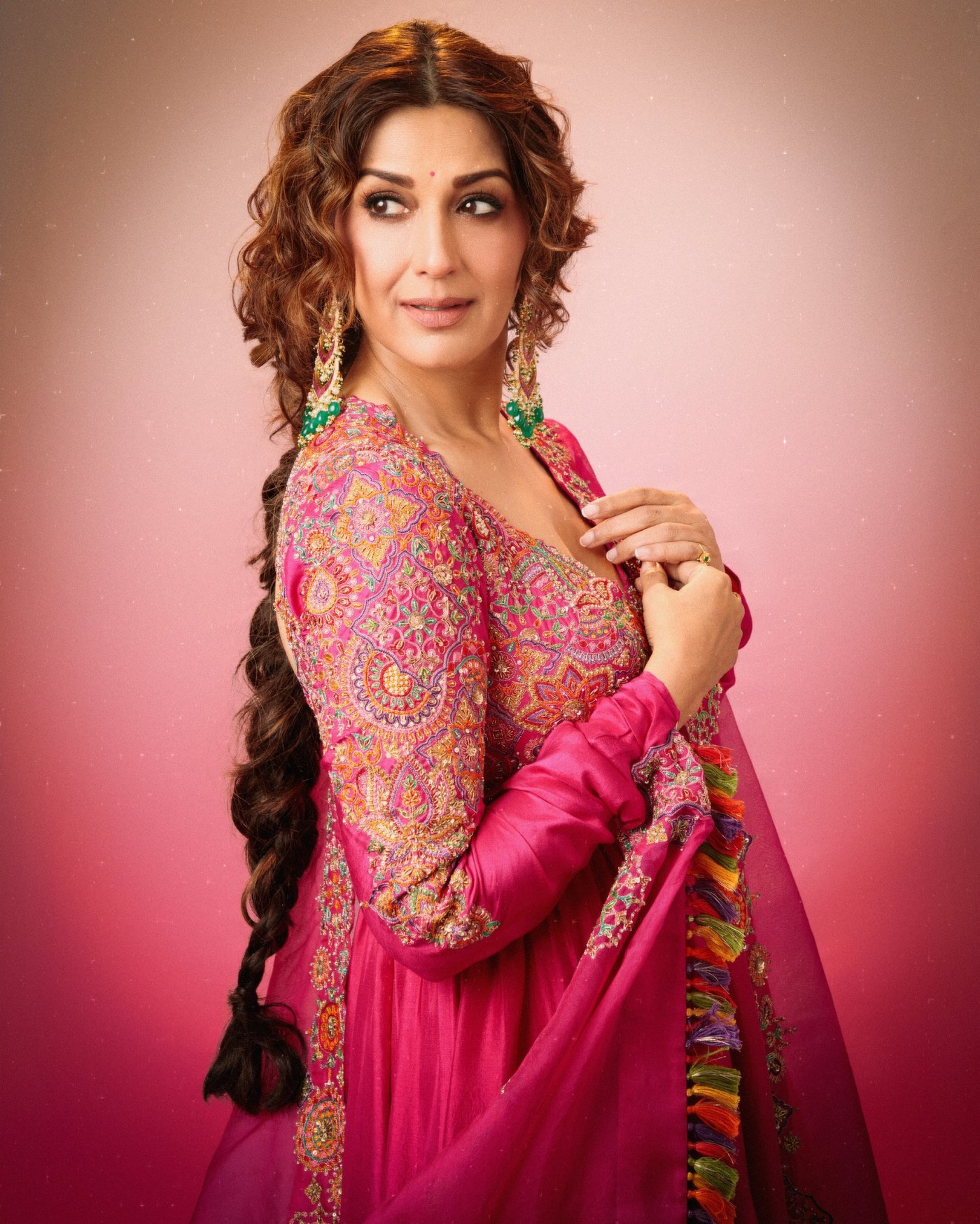 Fuchsia Fabrication: Sonali Bendre's Vibrant Festive Styling